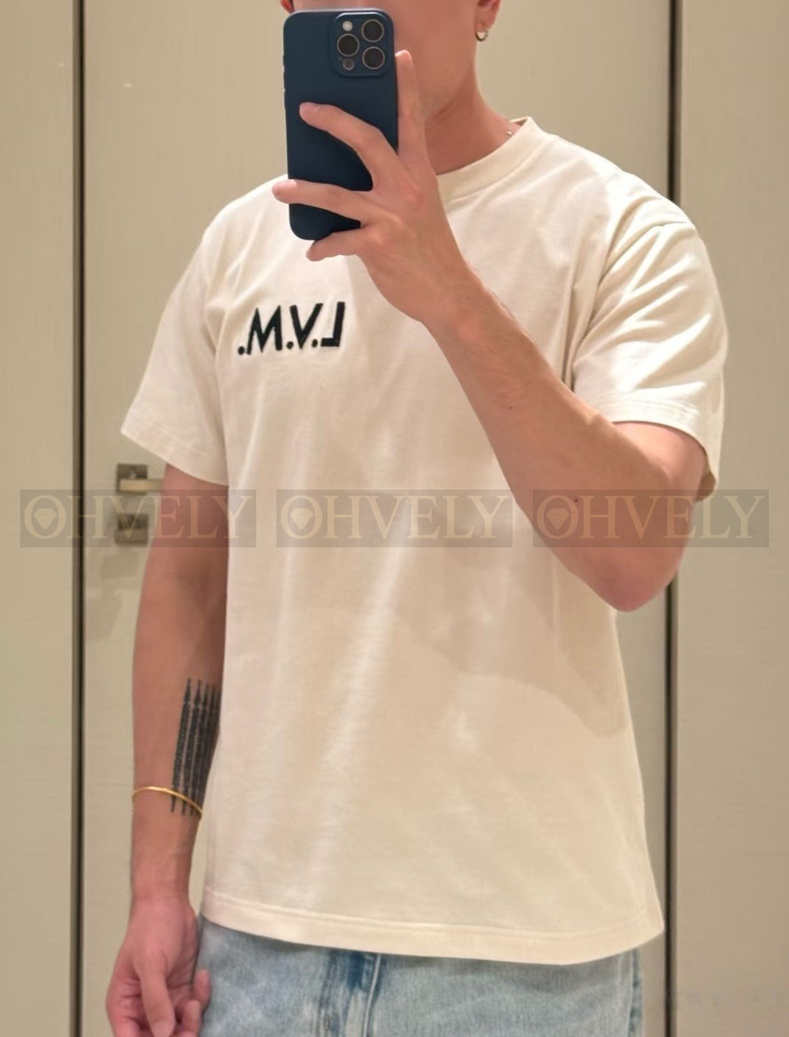 【 ZP버전 】루이비통 Louis Vuitton L.V.M. 로고 자수 티셔츠 상품 썸네일