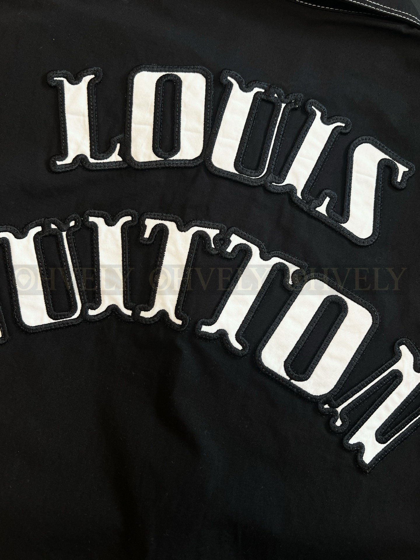 【 ZP버전 】루이비통 Louis Vuitton 다이스 로고 자수 패치 반팔 셔츠 상품 썸네일
