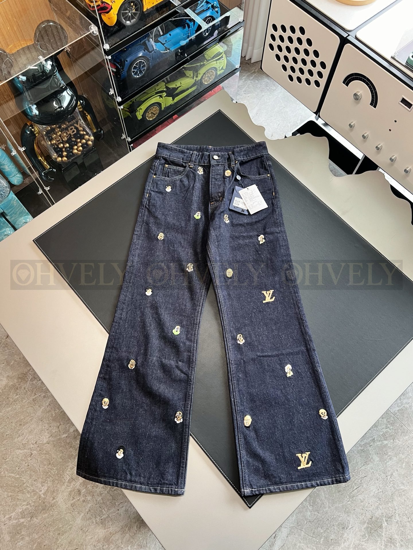 【 ZP버전 】루이비통 Louis Vuitton 캐릭터 엠브로이드 데님 팬츠 상품 썸네일