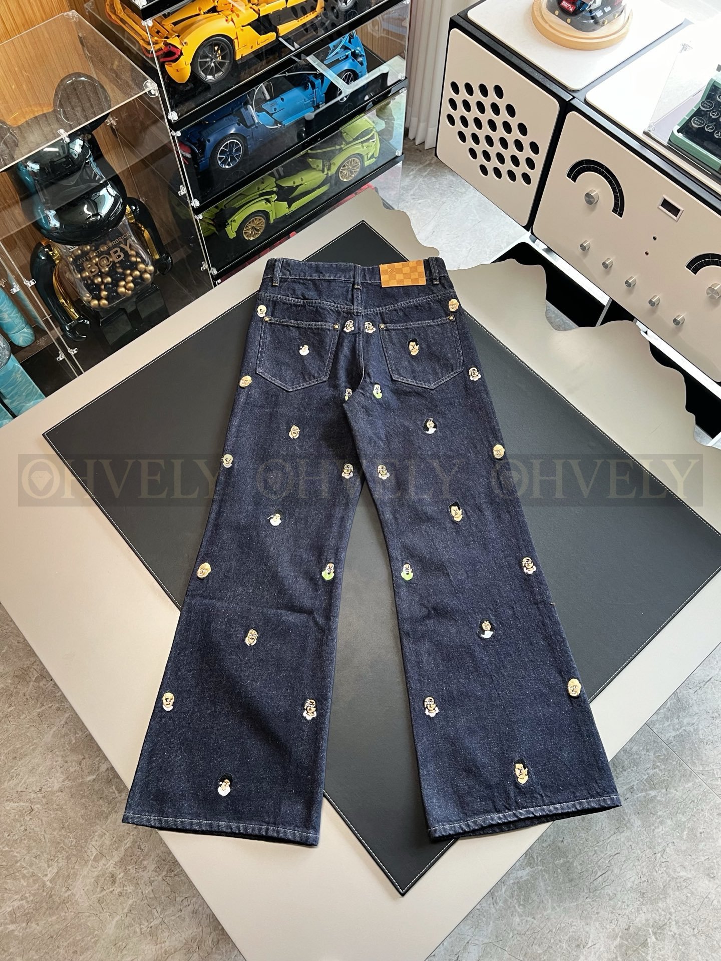 【 ZP버전 】루이비통 Louis Vuitton 캐릭터 엠브로이드 데님 팬츠 상품 썸네일