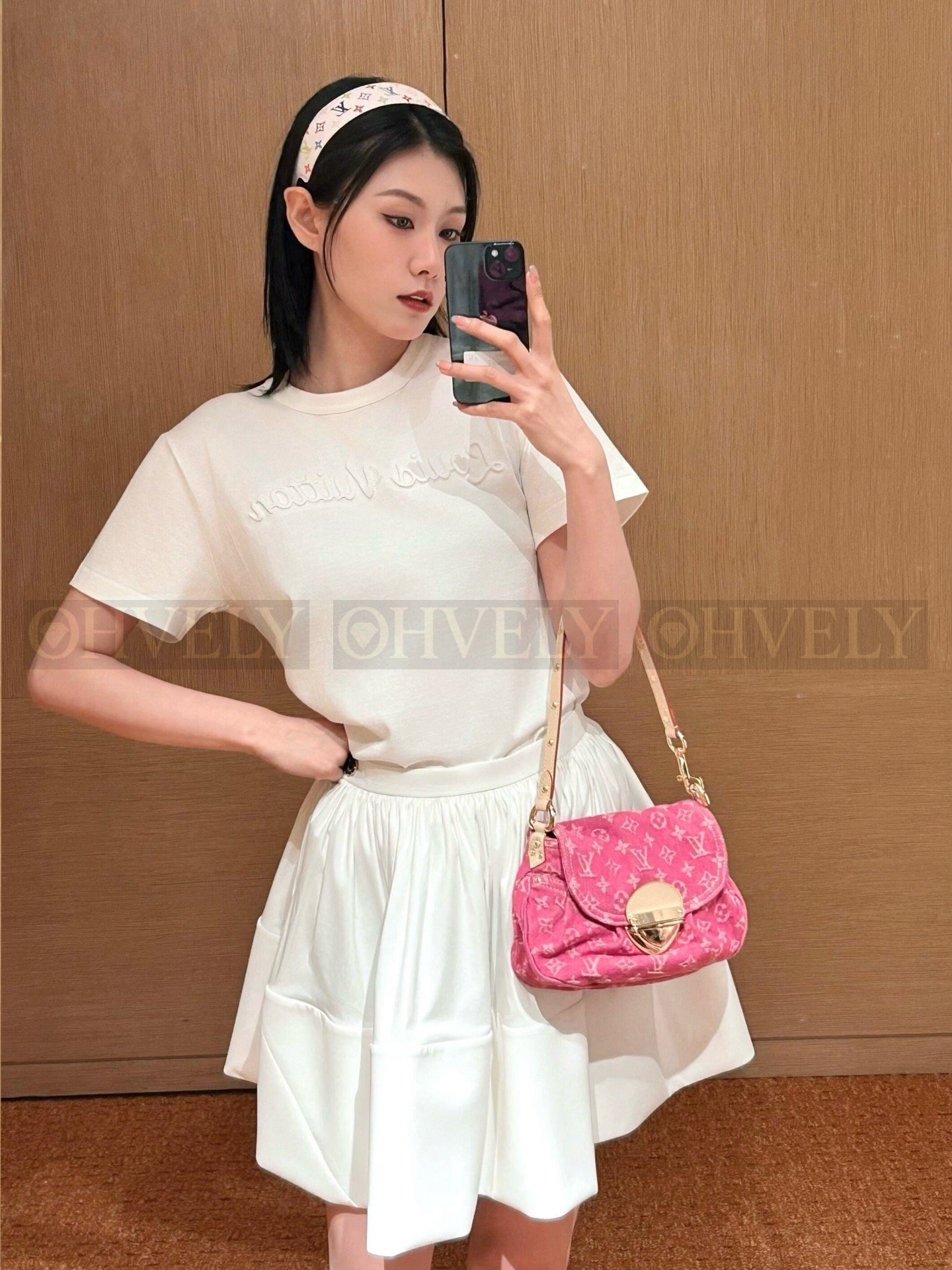【 ZP버전 】루이비통 Louis Vuitton 엠보스드 시그니처 입체 자수 티셔츠 상품 썸네일