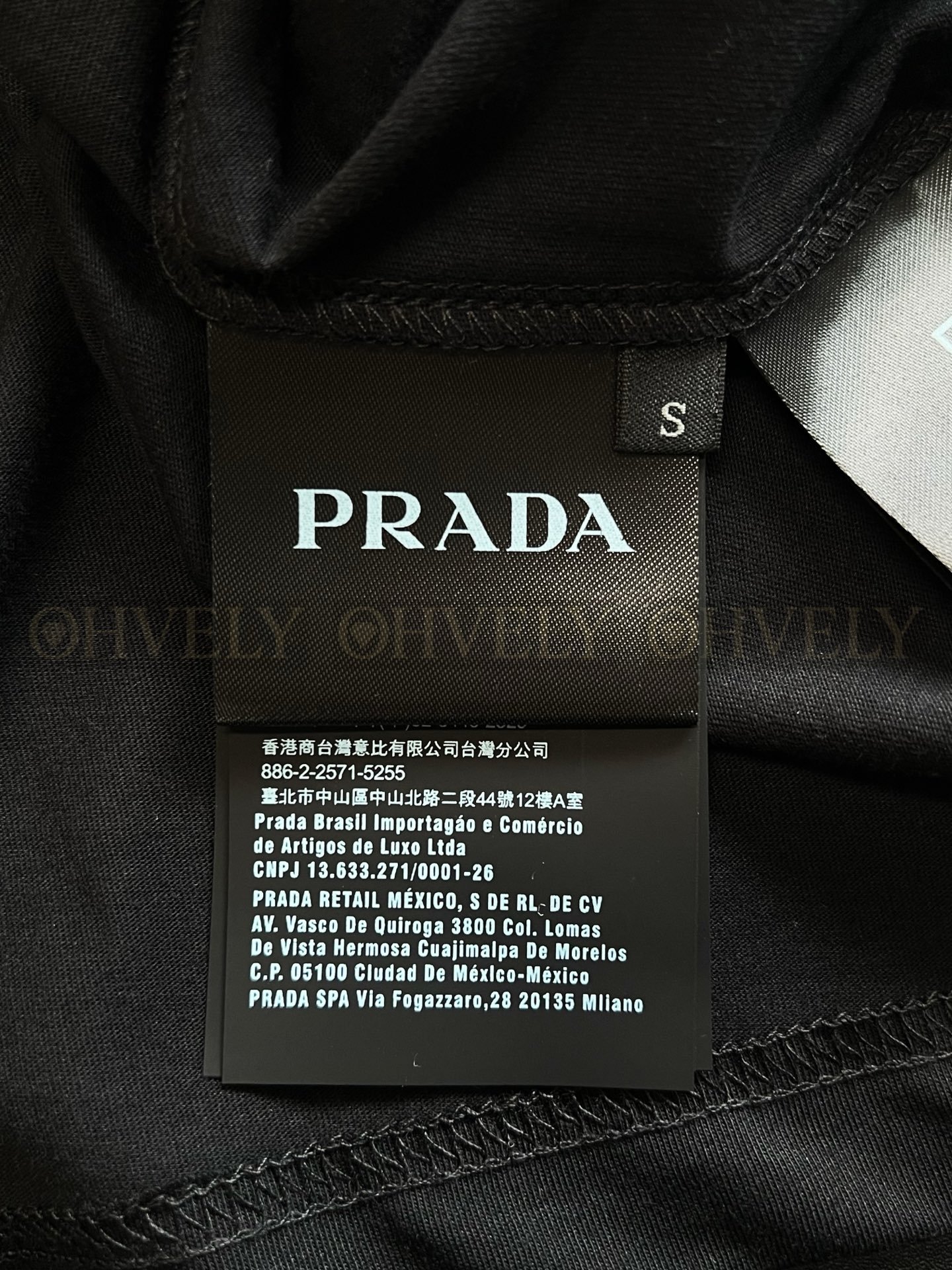 【 ZP버전 】프라다 PRADA 소형 자수 로고 반팔 티셔츠 상품 썸네일