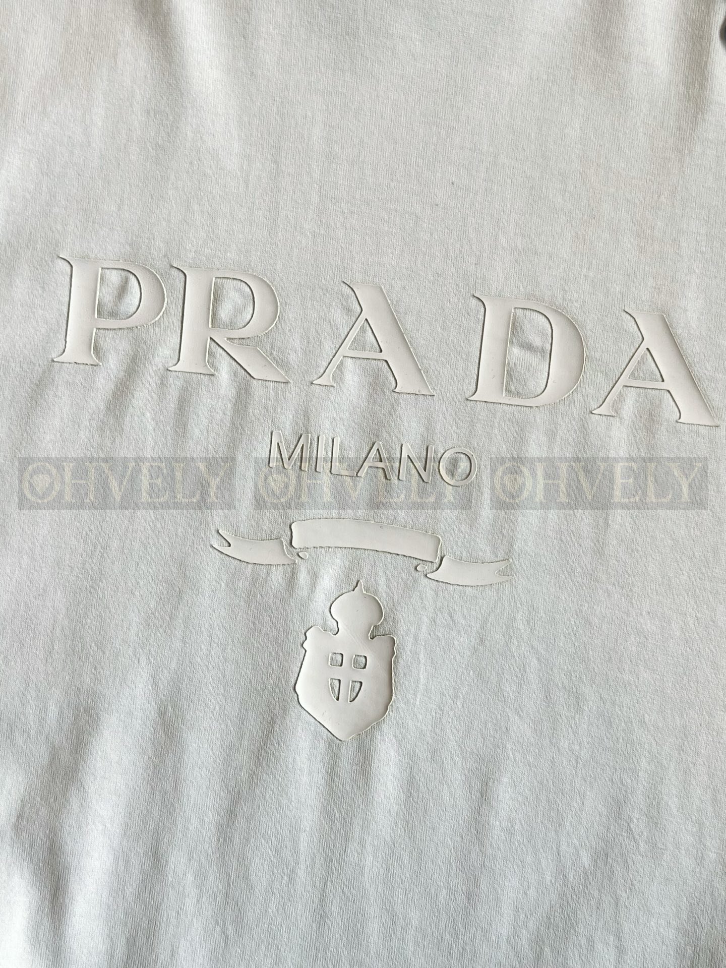 【 ZP버전 】프라다 PRADA 엠보싱 로고 프린트 반팔 티셔츠 상품 썸네일