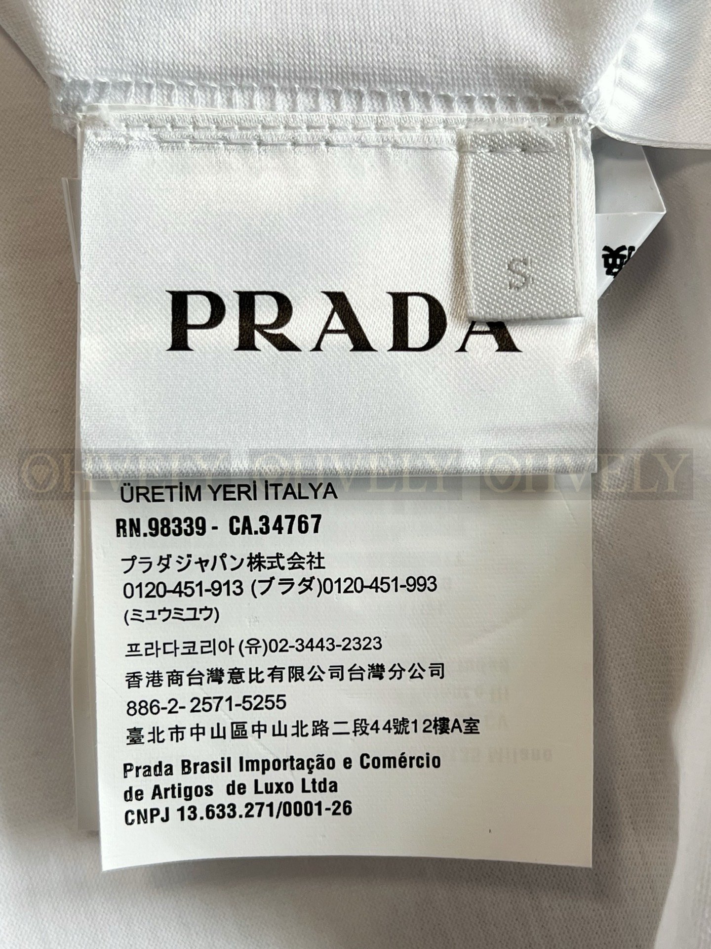 【 ZP버전 】프라다 PRADA 엠보싱 로고 프린트 반팔 티셔츠 상품 썸네일