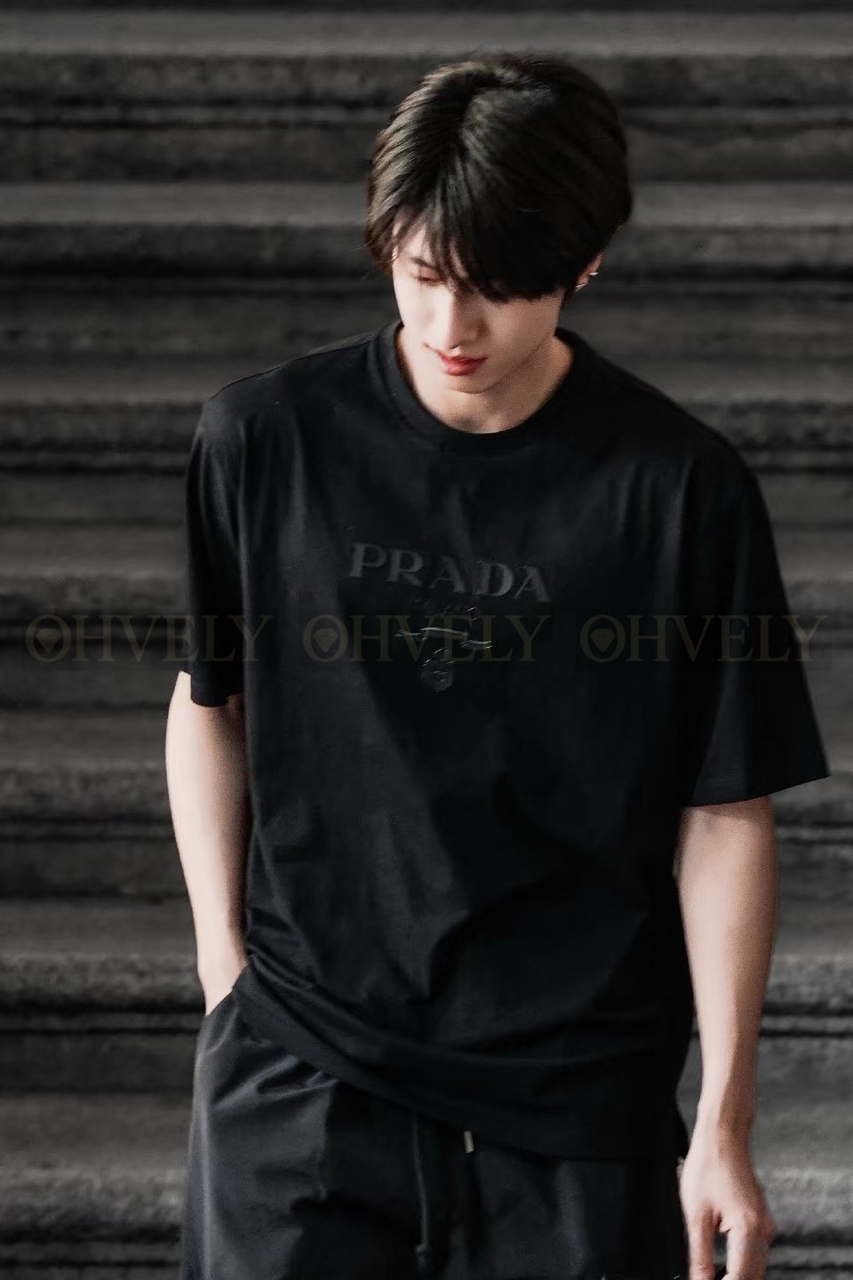 【 ZP버전 】프라다 PRADA 엠보싱 로고 프린트 반팔 티셔츠 상품 썸네일