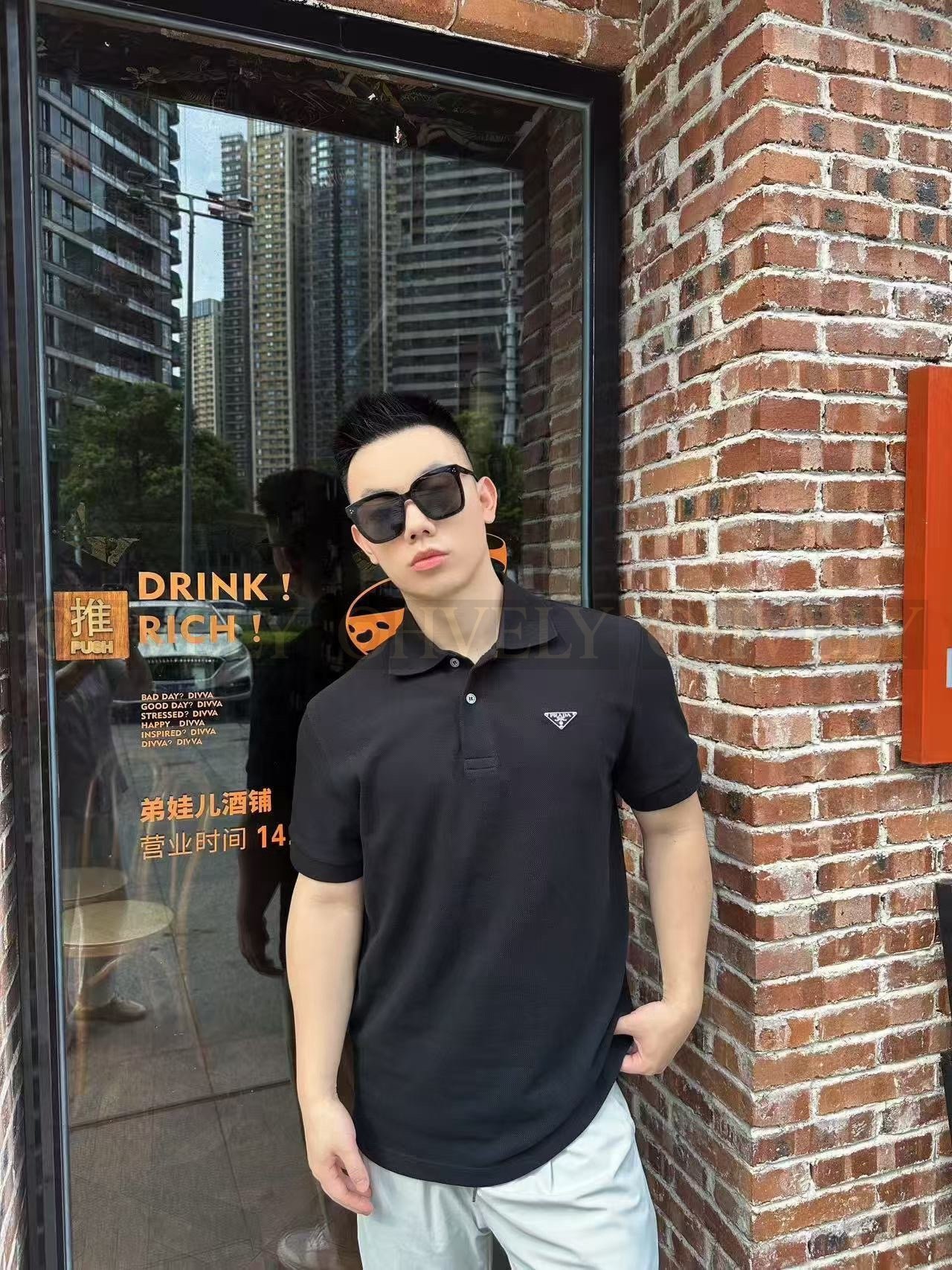 【 ZP버전 】프라다 PRADA 삼각 로고 피케 폴로 셔츠 상품 썸네일