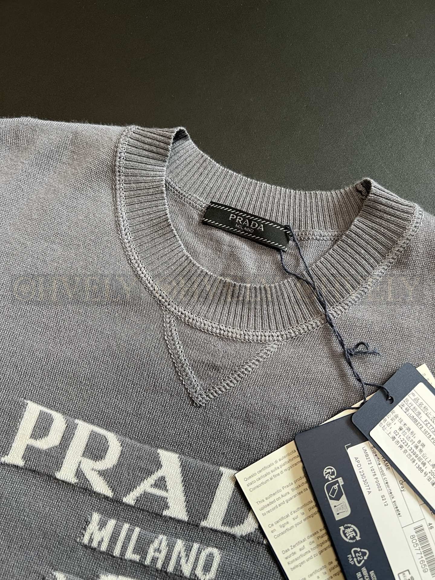 【 ZP버전 】프라다 PRADA 클래식 로고 자카드 반팔 니트 상품 썸네일