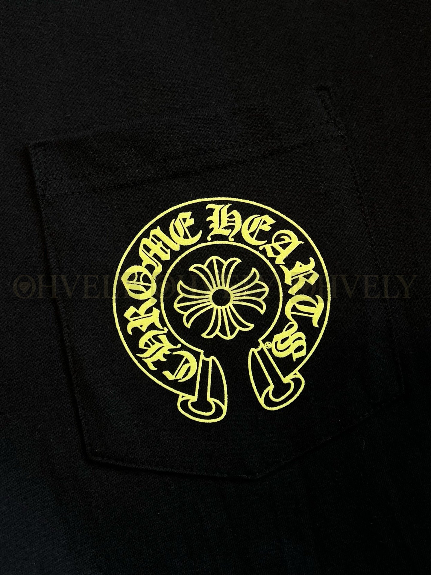 【 ZP버전 】크롬하츠 Chrome Hearts 네온 호스슈 포켓 반팔 티셔츠 상품 썸네일