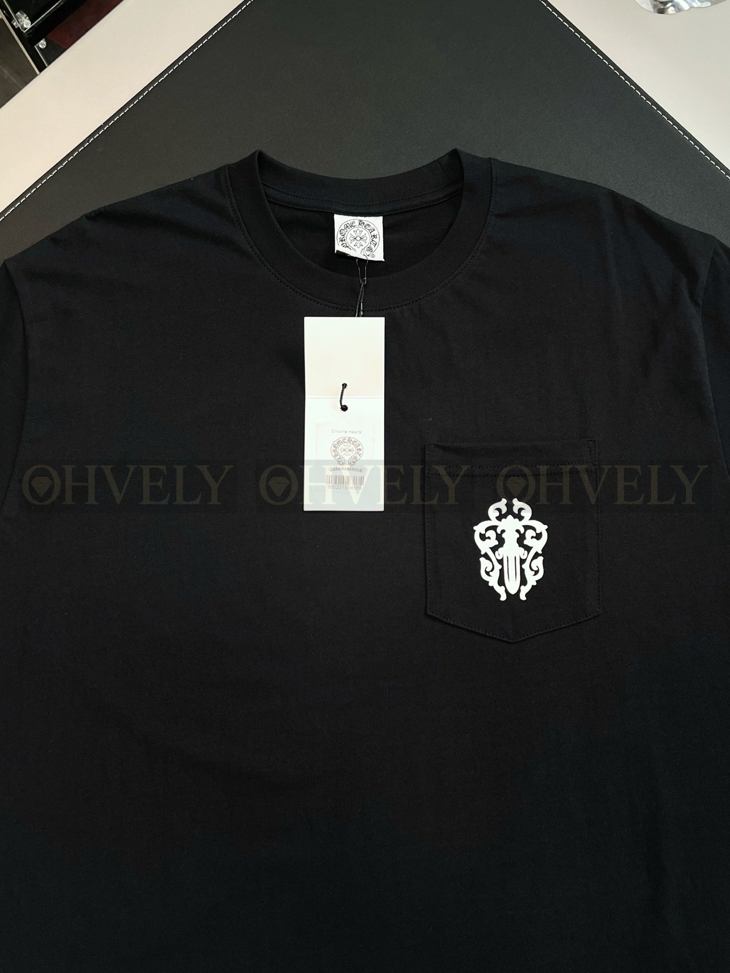 【 ZP버전 】크롬하츠 Chrome Hearts 대거 로고 포켓 반팔 티셔츠 상품 썸네일