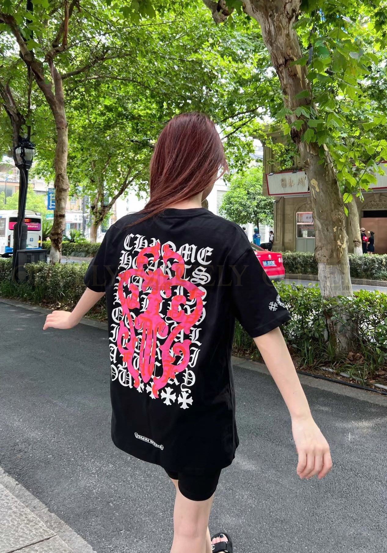 【 ZP버전 】크롬하츠 Chrome Hearts 핑크 대거 스크립트 로고 반팔 티셔츠