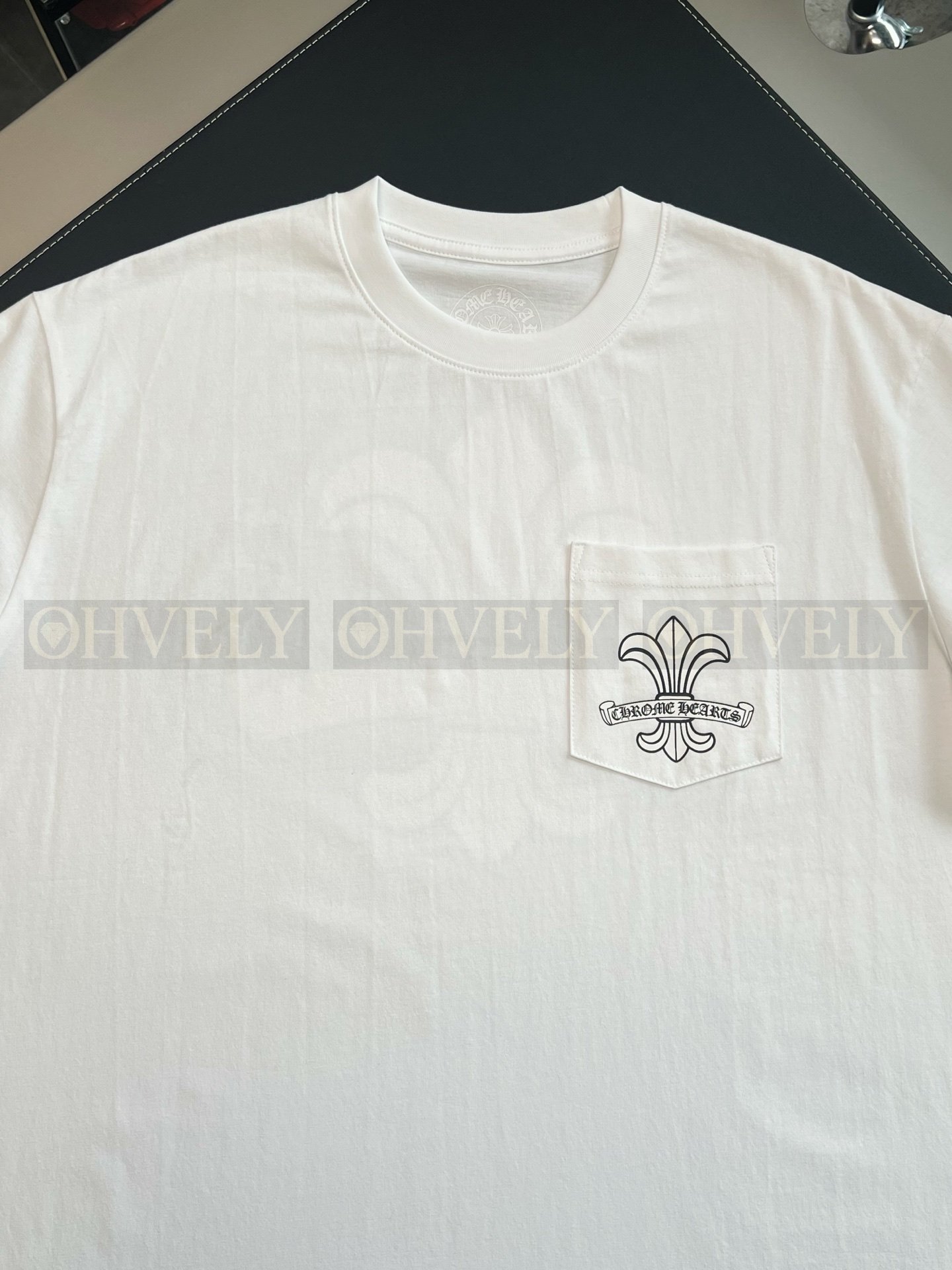 【 ZP버전 】크롬하츠 Chrome Hearts BS 플뢰르 포켓 반팔 티셔츠 상품 썸네일
