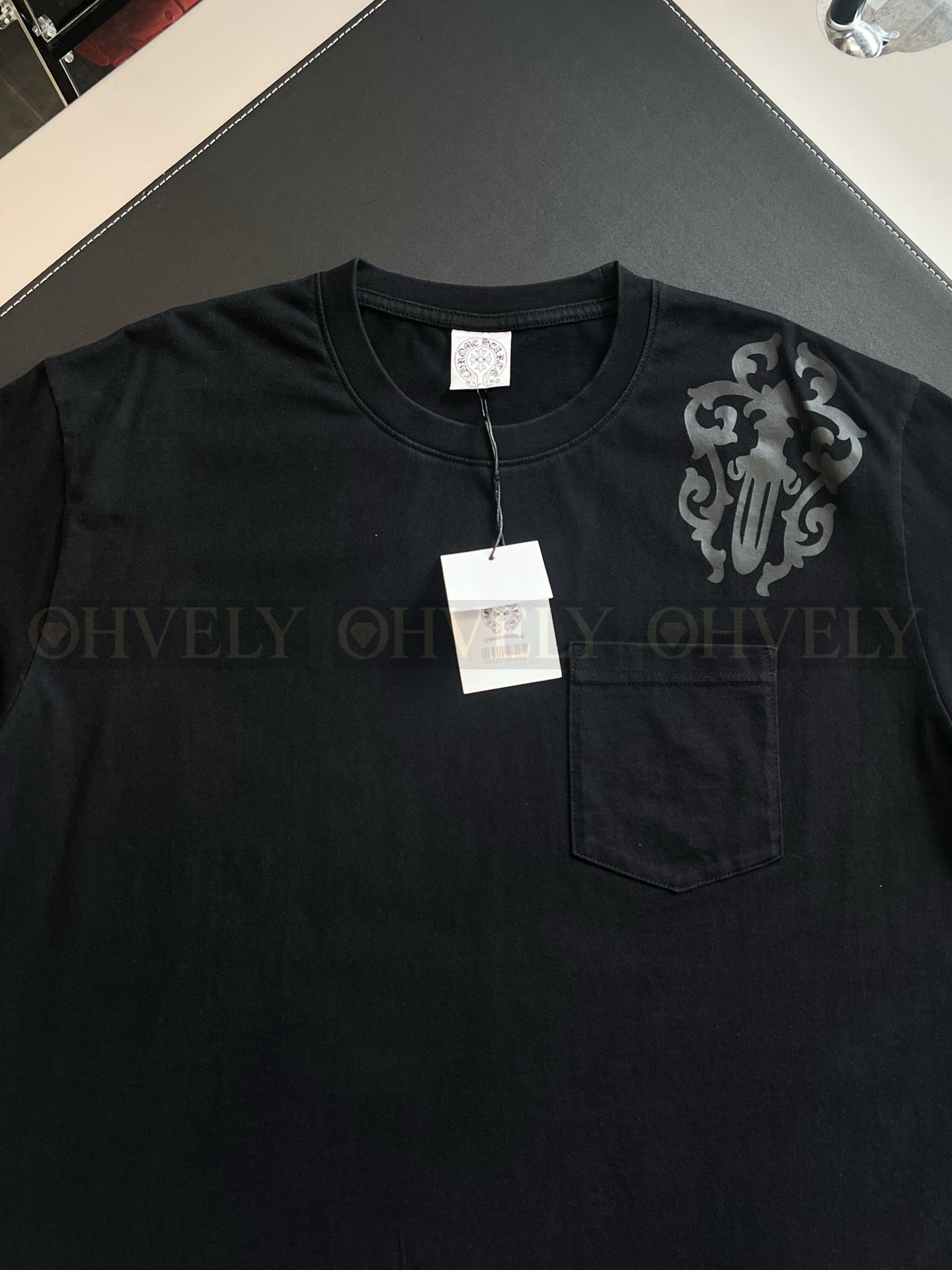 【 ZP버전 】크롬하츠 Chrome Hearts 섀도우 크로스 워싱 포켓 반팔 티셔츠 상품 썸네일