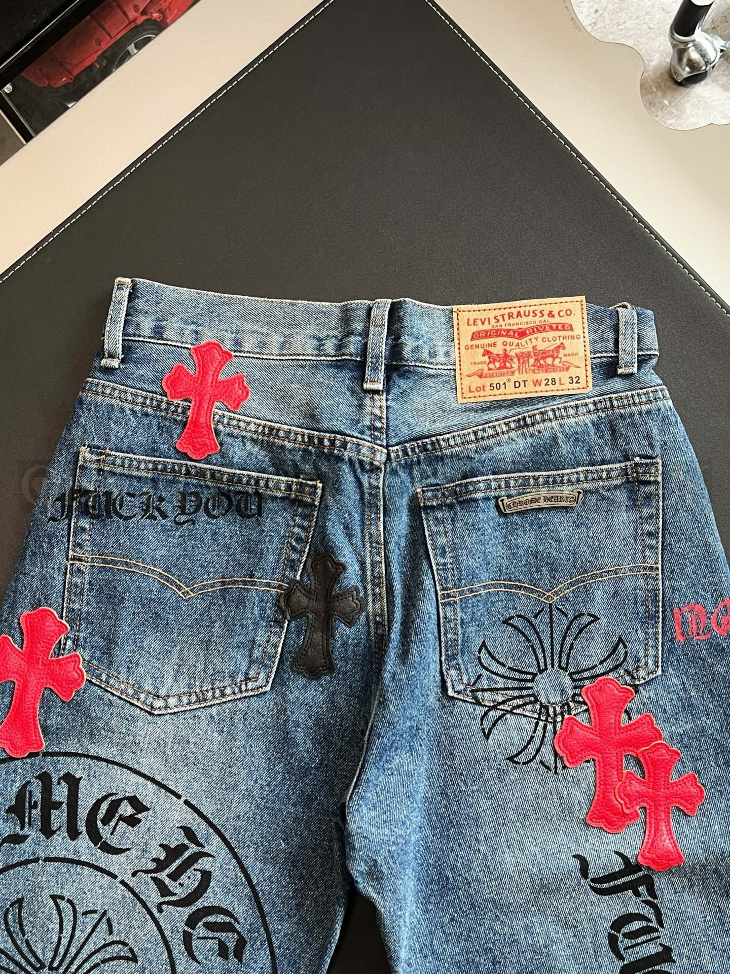 【 ZP버전 】크롬하츠 Chrome Hearts 블랙 레드 멀티 크로스 패치 빈티지 데님 팬츠 상품 썸네일