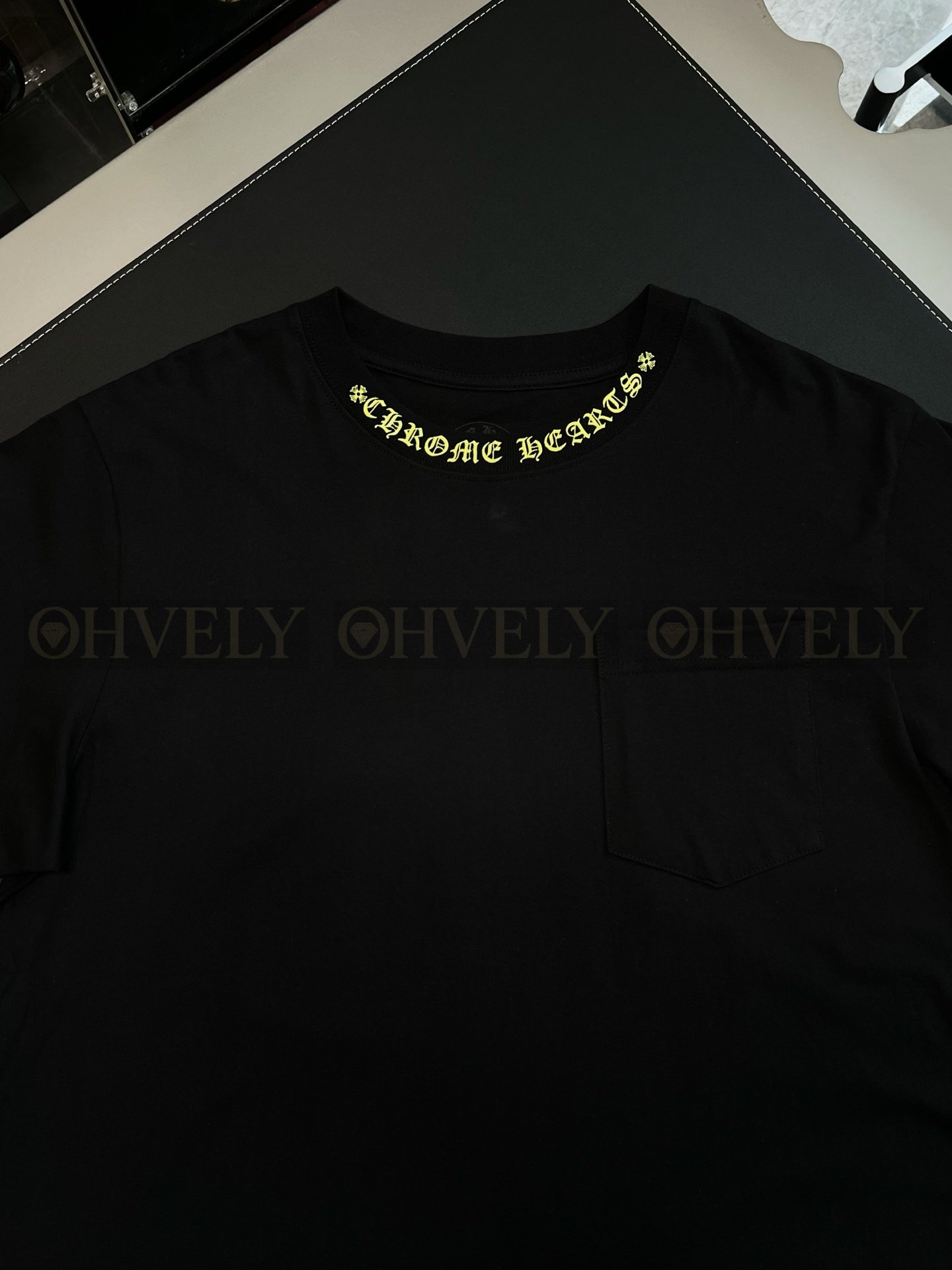 【 ZP버전 】크롬하츠 Chrome Hearts 넥 로고 포켓 반팔 티셔츠 상품 썸네일