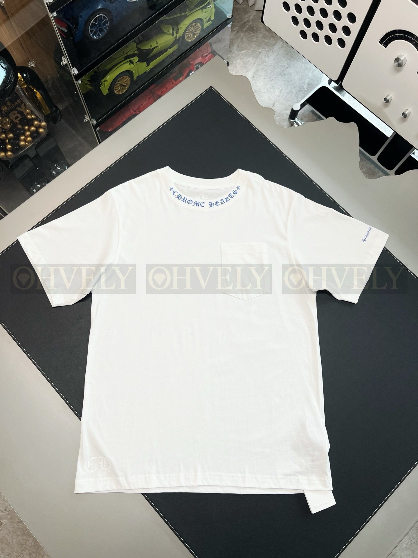 【 ZP버전 】크롬하츠 Chrome Hearts 넥 로고 포켓 반팔 티셔츠 상품 썸네일