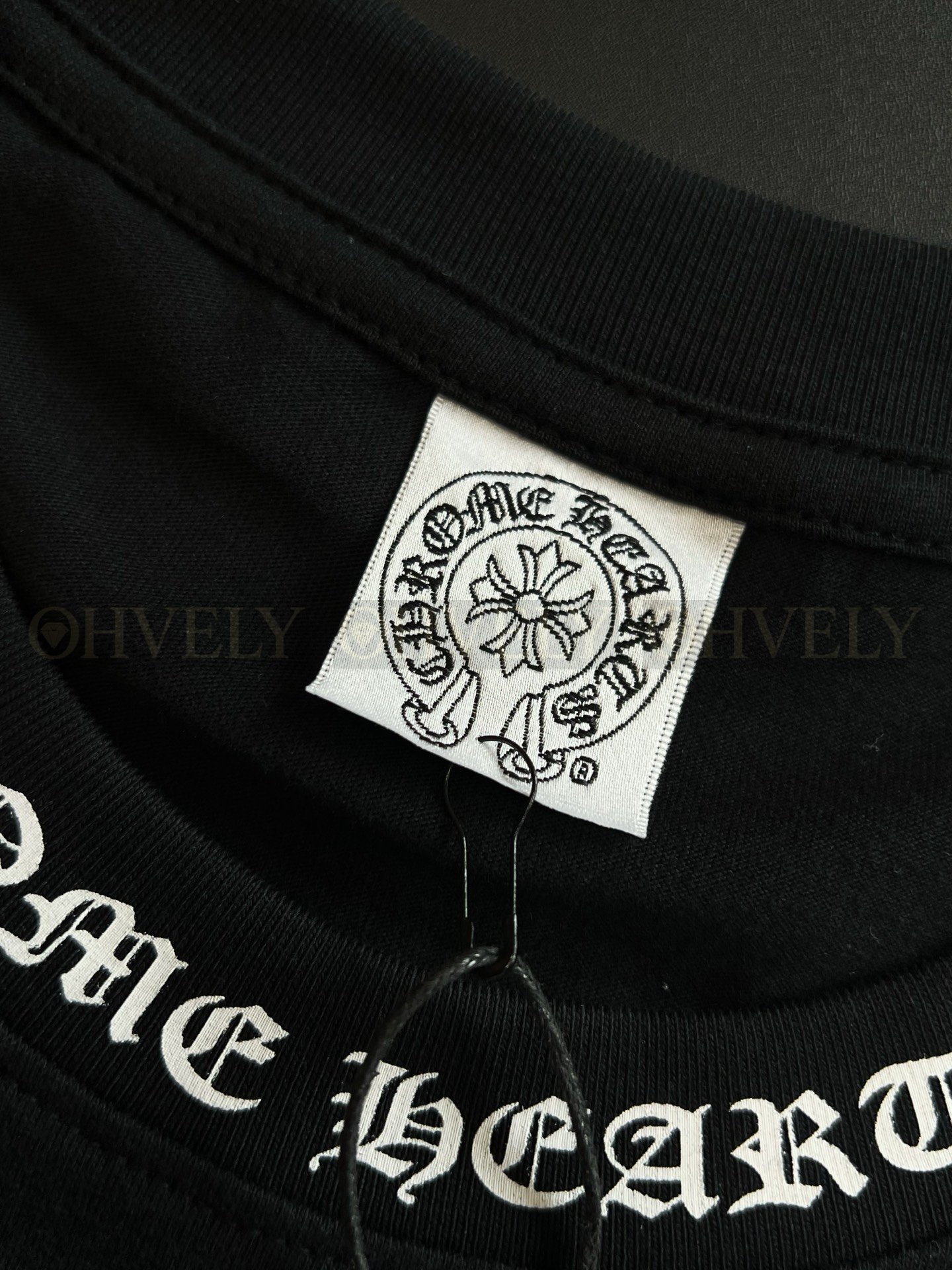 【 ZP버전 】크롬하츠 Chrome Hearts 넥 로고 대거 포켓 반팔 티셔츠 상품 썸네일