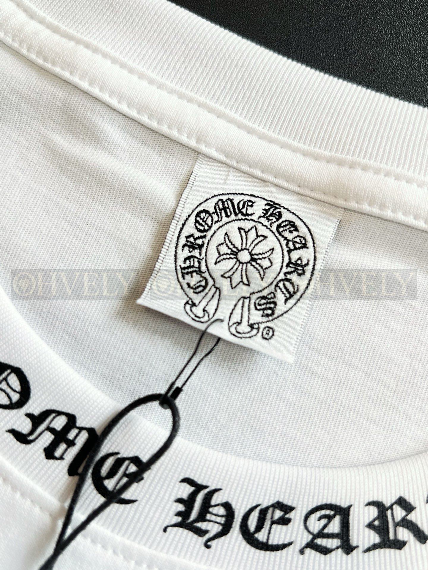 【 ZP버전 】크롬하츠 Chrome Hearts 넥 로고 대거 포켓 반팔 티셔츠 상품 썸네일