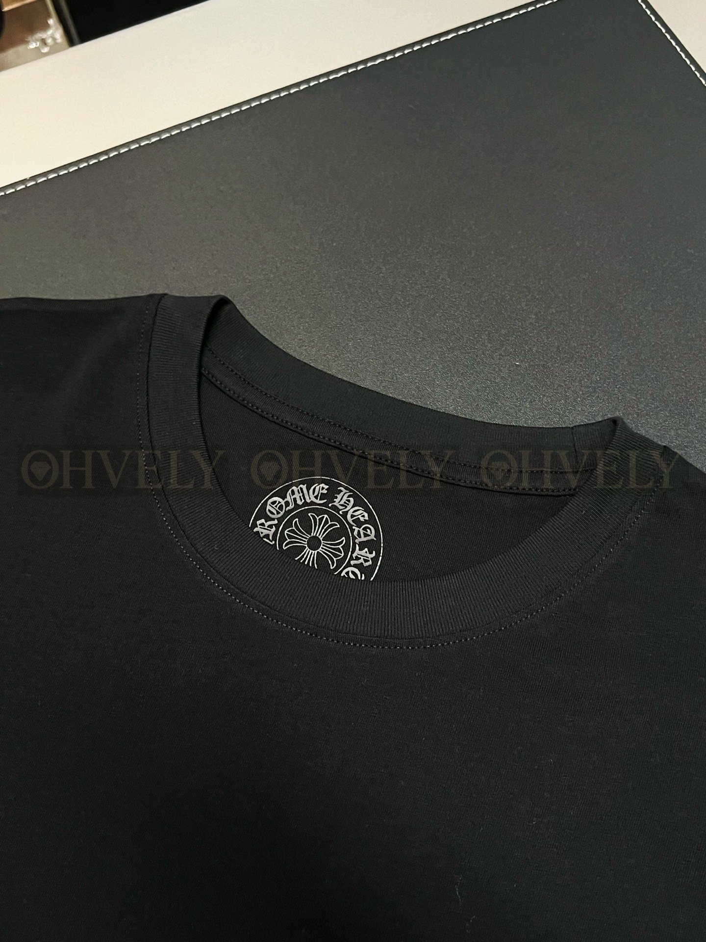 【 ZP버전 】크롬하츠 Chrome Hearts 청두 한정 핑크 홀스슈 로고 티셔츠 블랙 상품 썸네일