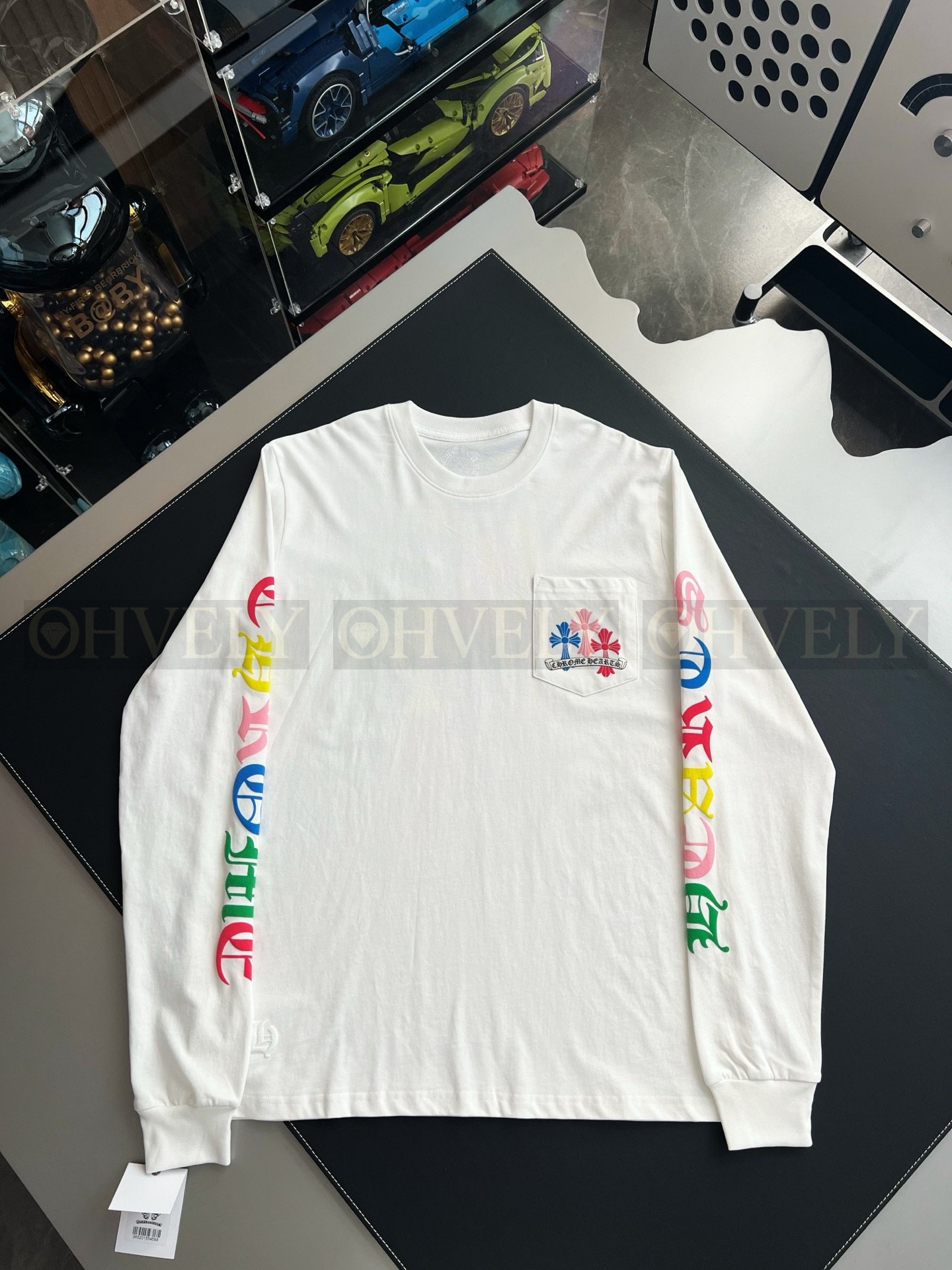 【 ZP버전 】크롬하츠 Chrome Hearts 멀티 컬러 크로스 스크롤 로고 롱슬리브 티셔츠 상품 썸네일