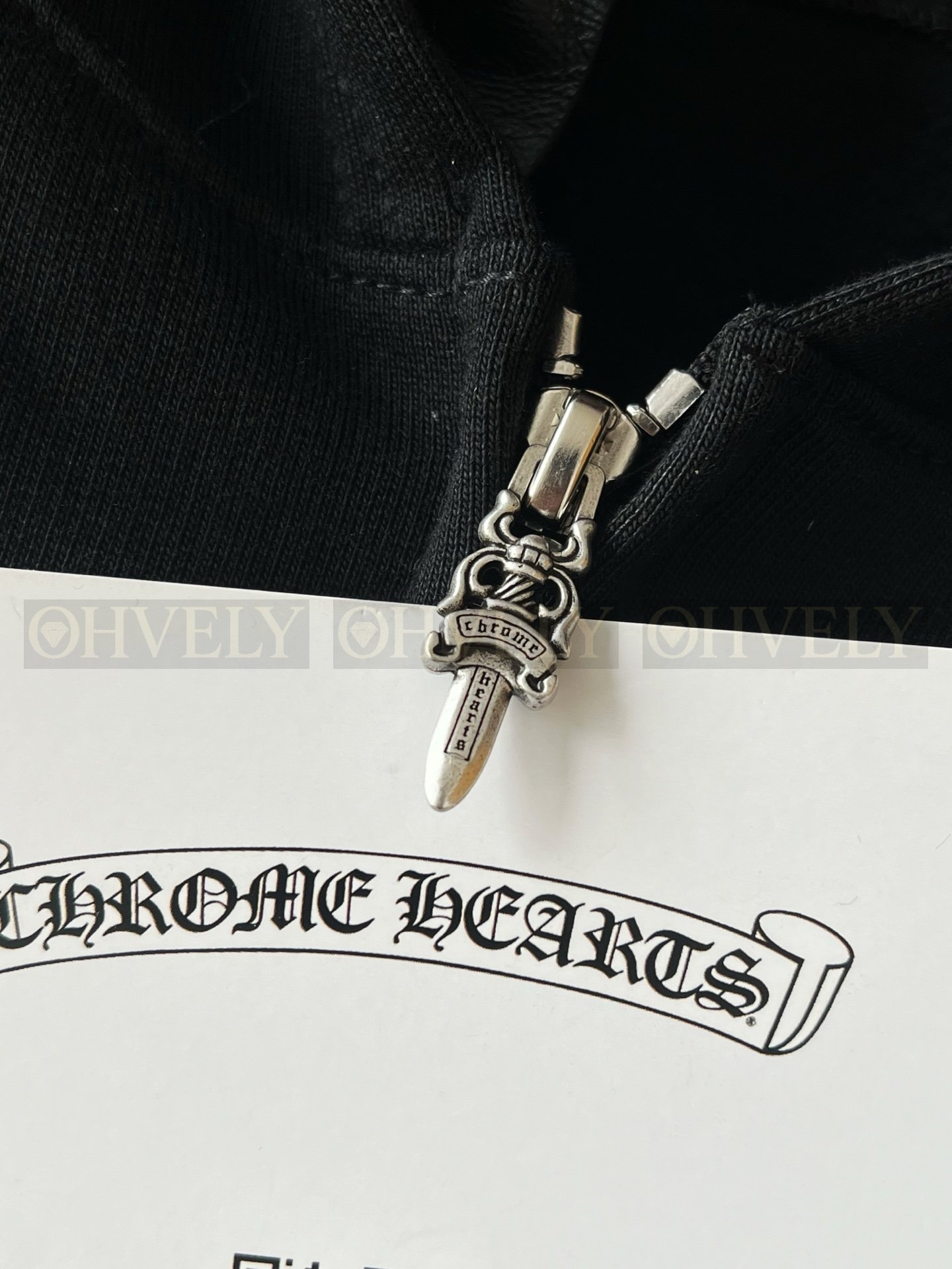 【 ZP버전 】크롬하츠 Chrome Hearts 범어 십자가 로고 지퍼 후드 집업 블랙 상품 썸네일