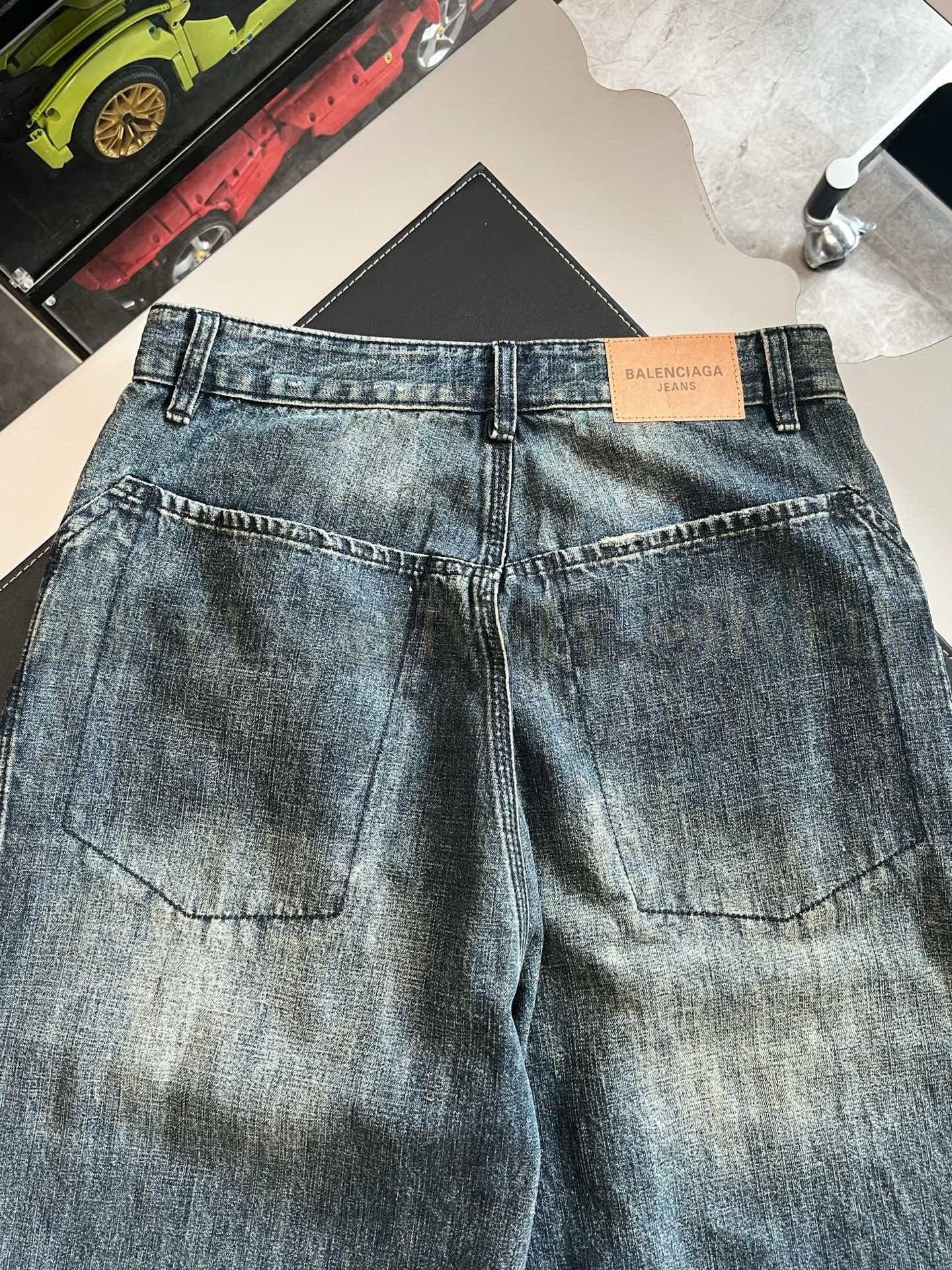 【 ZP버전 】발렌시아가 Balenciaga 고딕 로고 아플리케 빈티지 워싱 데님 팬츠 상품 썸네일
