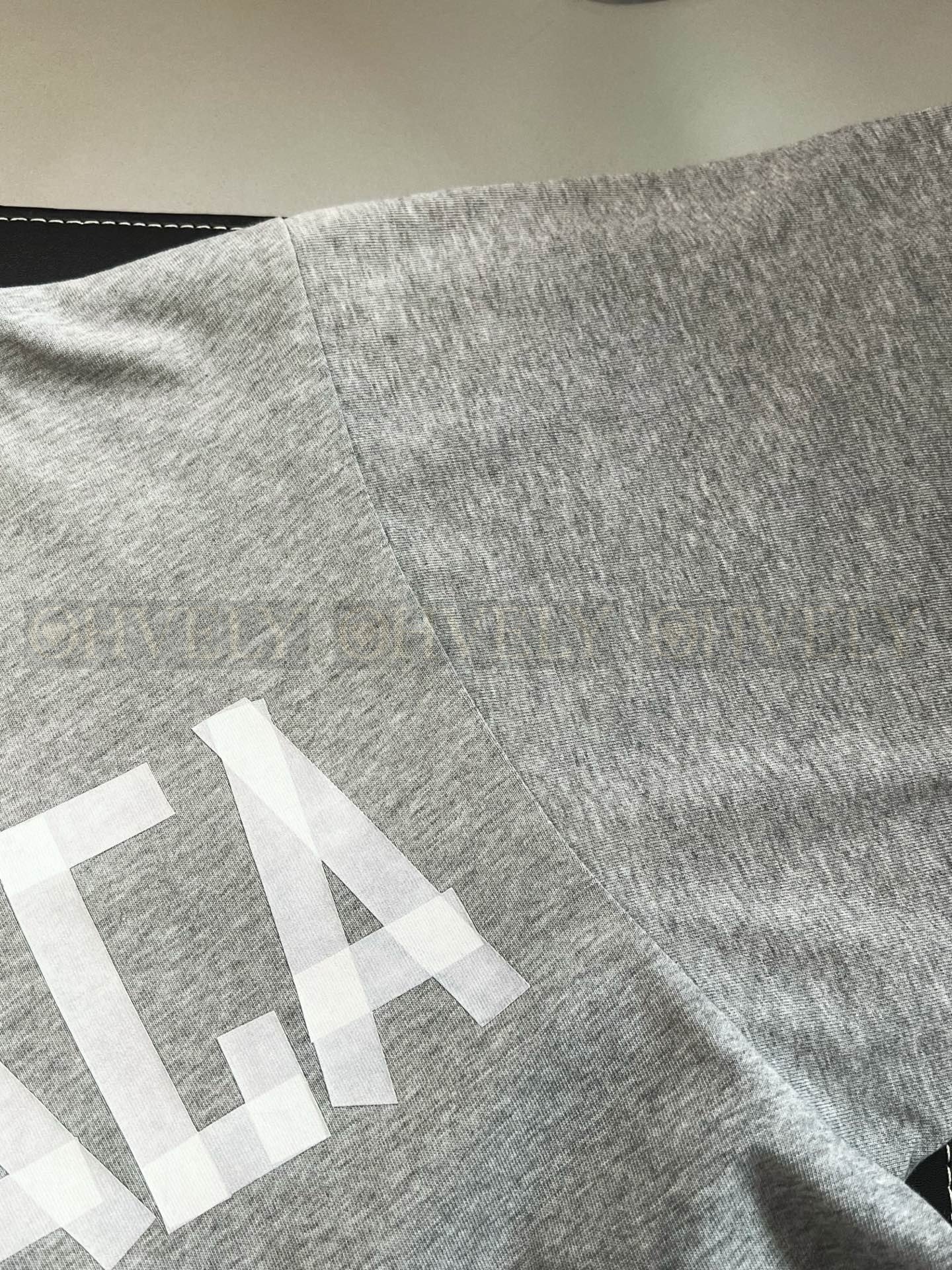 【 ZP버전 】발렌시아가 Balenciaga 테이프 타입 로고 디스트레스트 반팔 티셔츠 그레이 상품 썸네일