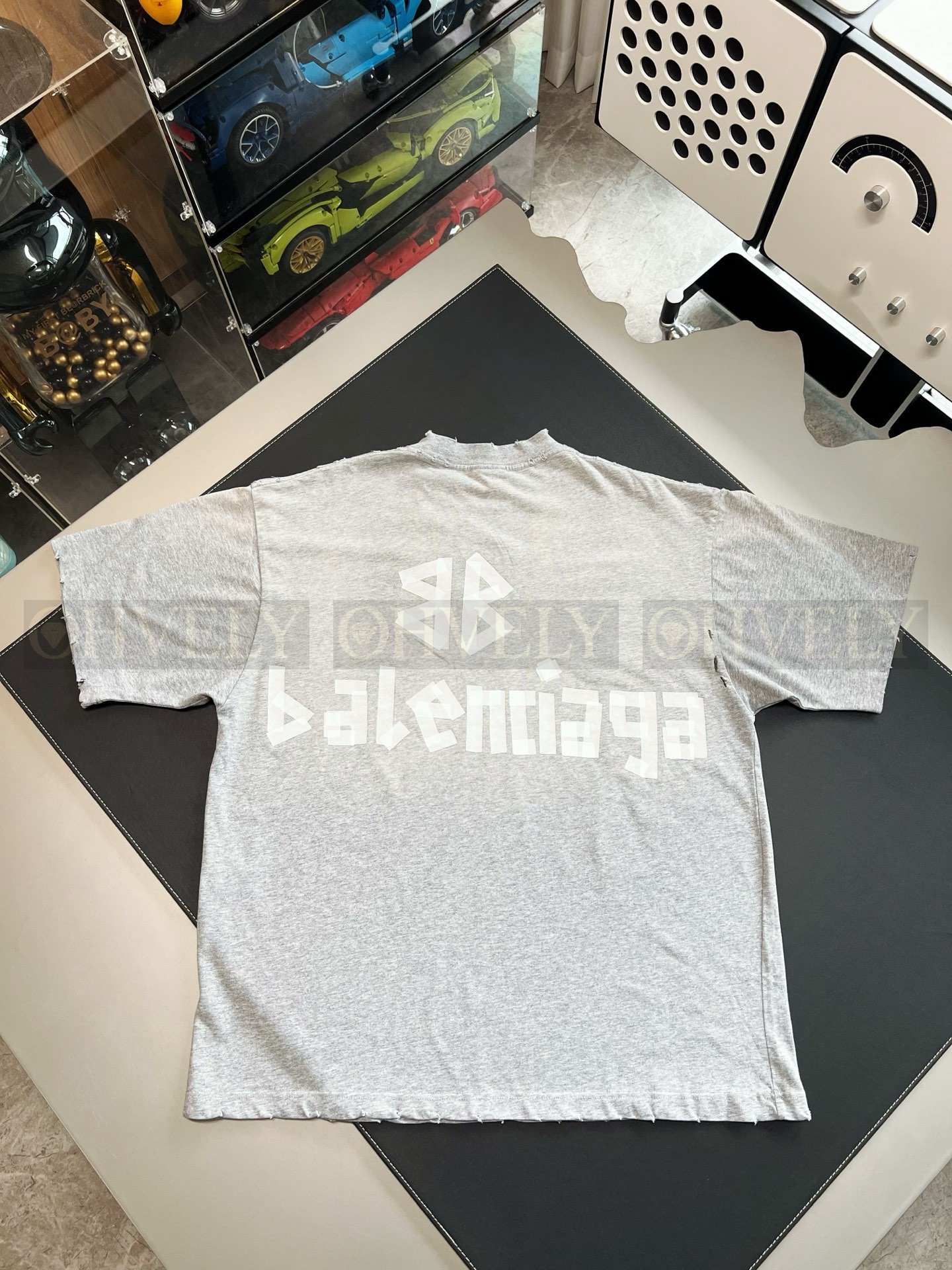 【 ZP버전 】발렌시아가 Balenciaga 테이프 타입 로고 디스트레스트 반팔 티셔츠 그레이 상품 썸네일
