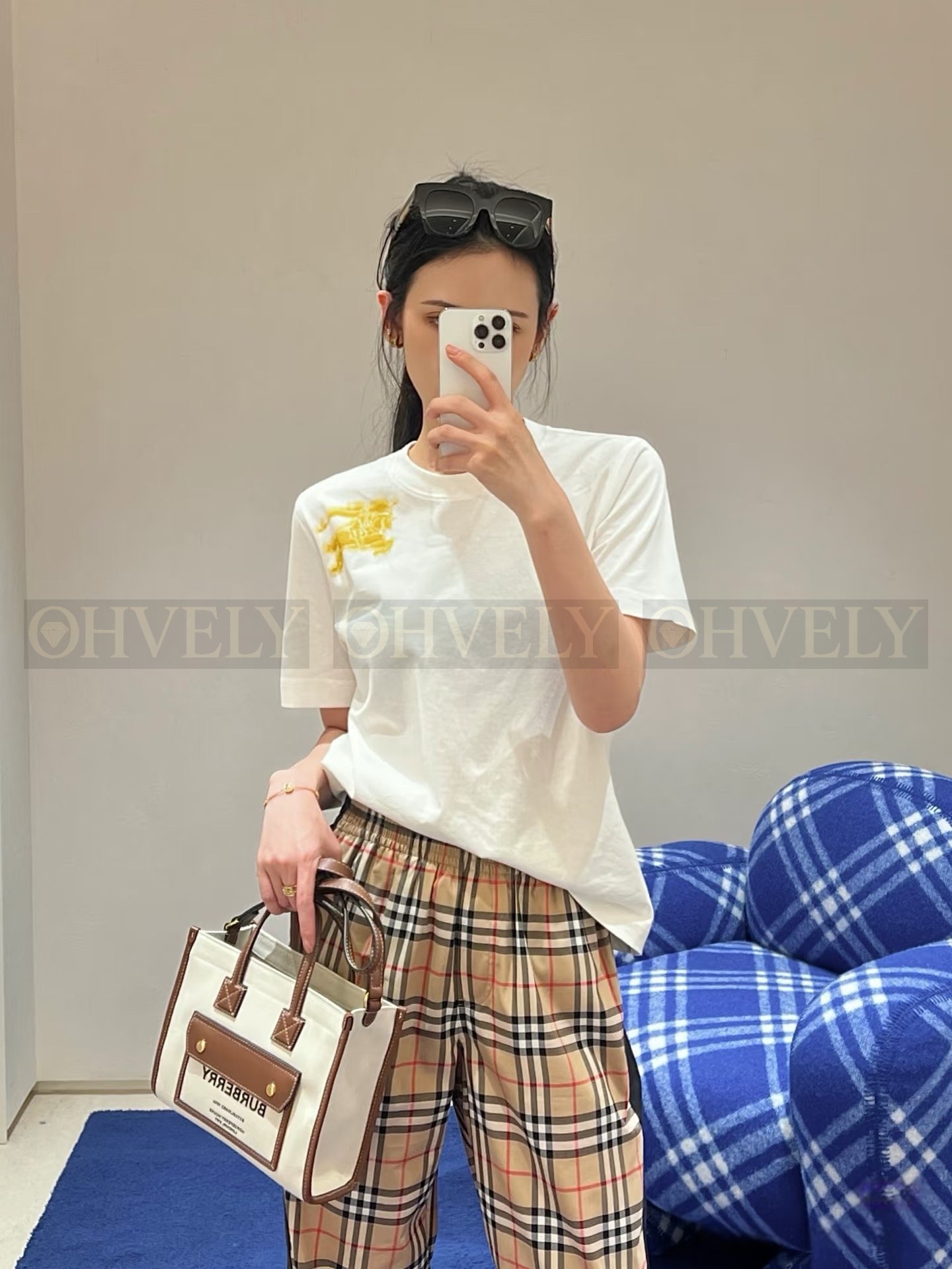 【 ZP버전 】버버리 Burberry 에크루 스프레이 페인트 로고 코튼 티셔츠 상품 썸네일