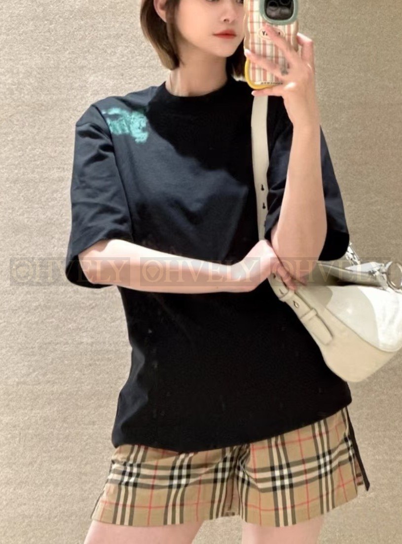 【 ZP버전 】버버리 Burberry 에크루 스프레이 페인트 로고 코튼 티셔츠