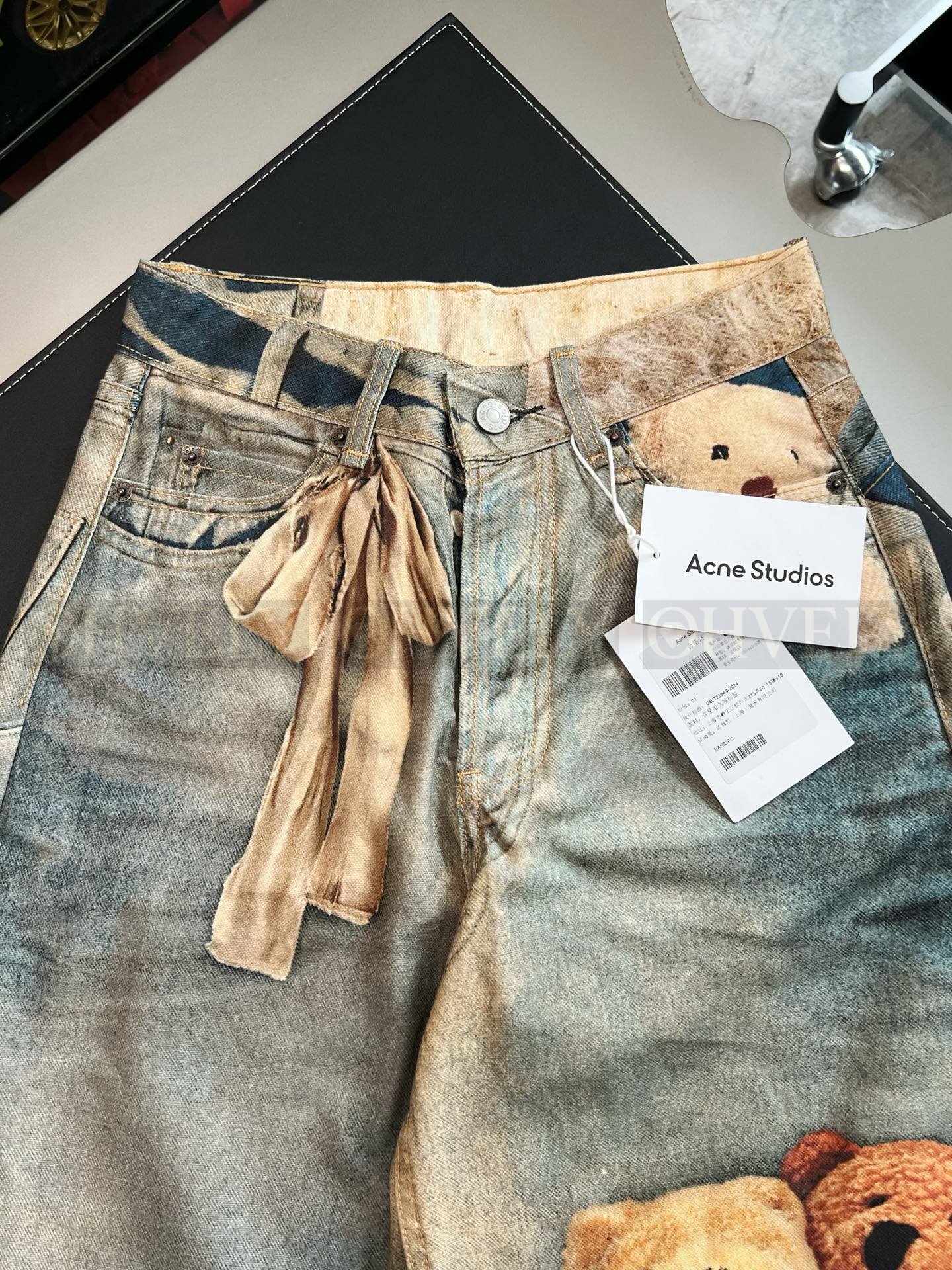 【 ZP버전 】아크네 스튜디오 Acne Studios 베어 프린트 트롱프뢰유 데님 팬츠 상품 썸네일