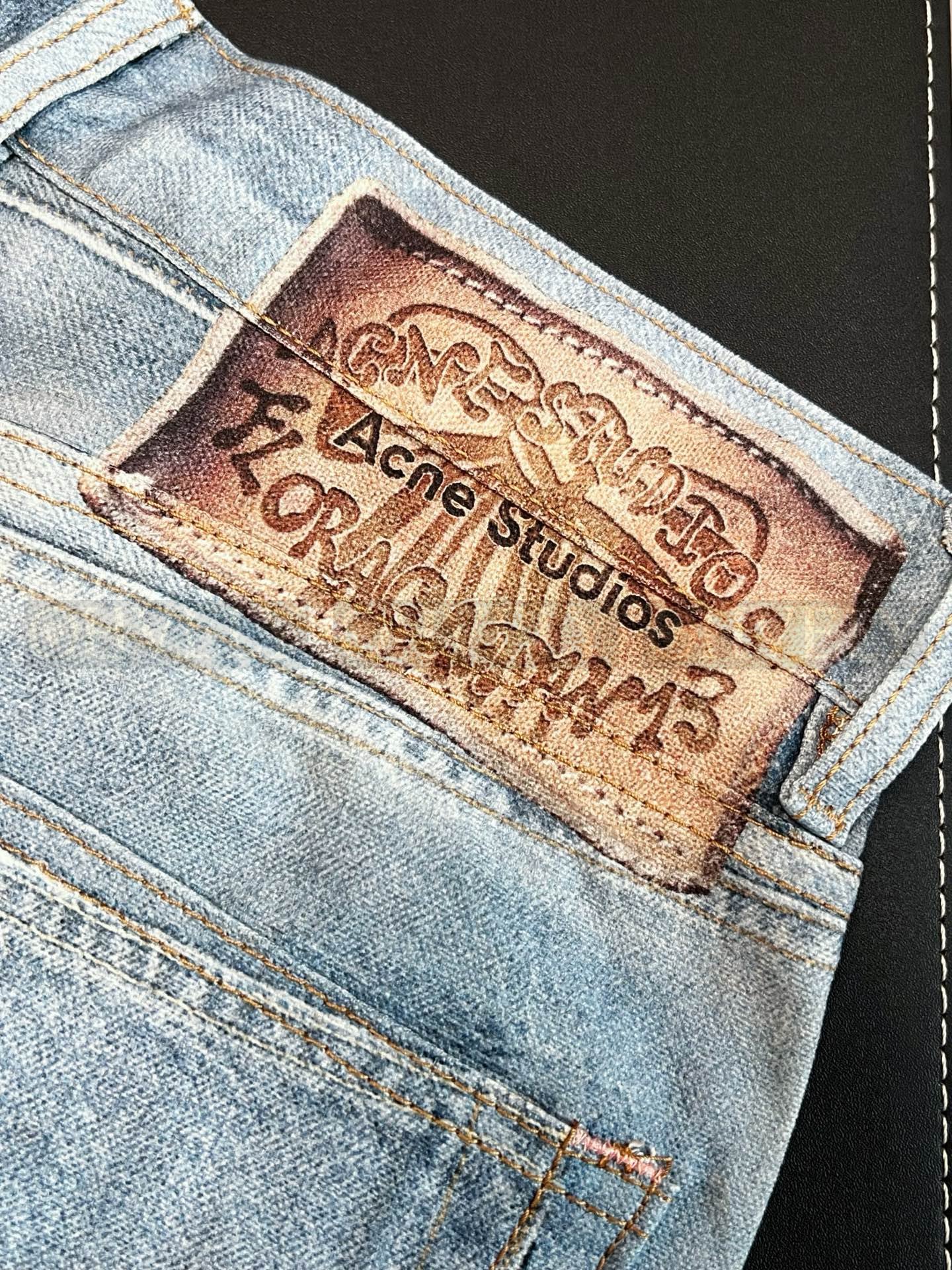 【 ZP버전 】아크네 스튜디오 Acne Studios 트롱프뢰유 디스트레스드 프린트 와이드 레그 데님 팬츠 상품 썸네일
