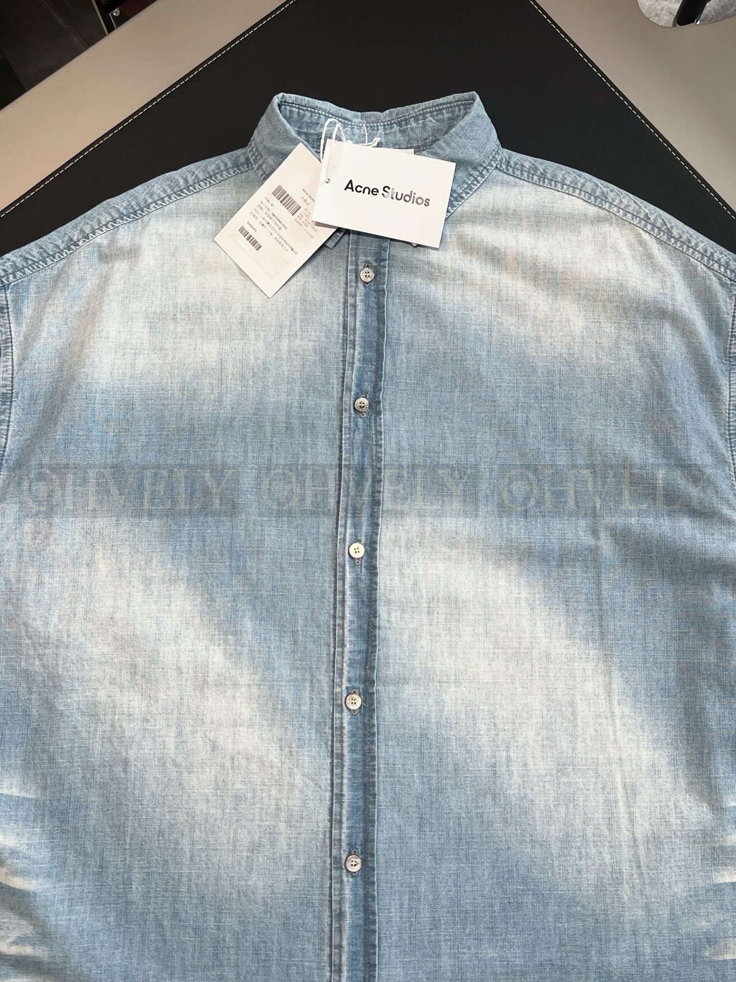 【 ZP버전 】아크네 스튜디오 Acne Studios 1996 로고 자수 워싱 데님 반팔 셔츠 상품 썸네일