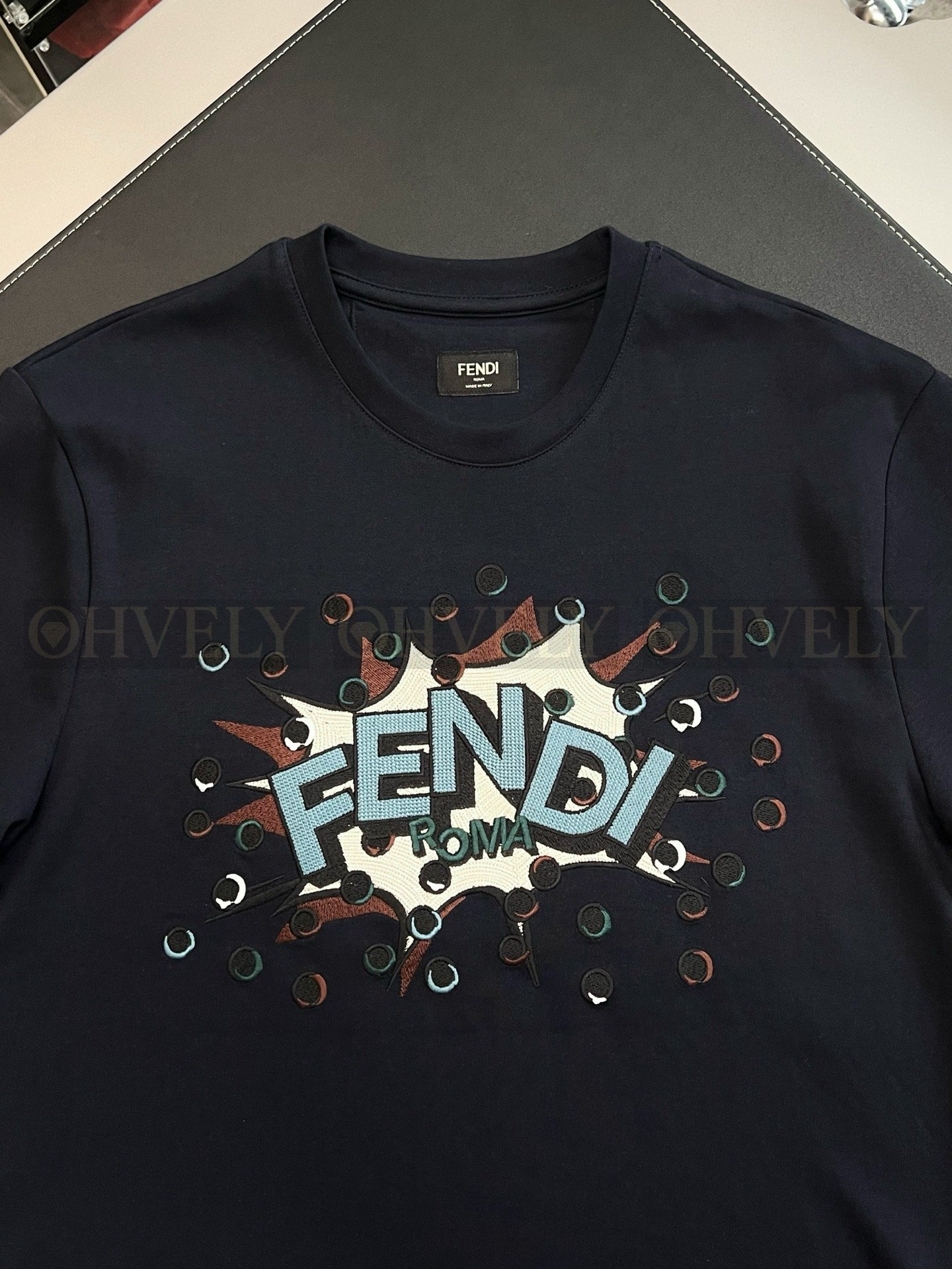 【 ZP버전 】펜디 Fendi 로마 코믹 팝아트 자수 티셔츠 상품 썸네일