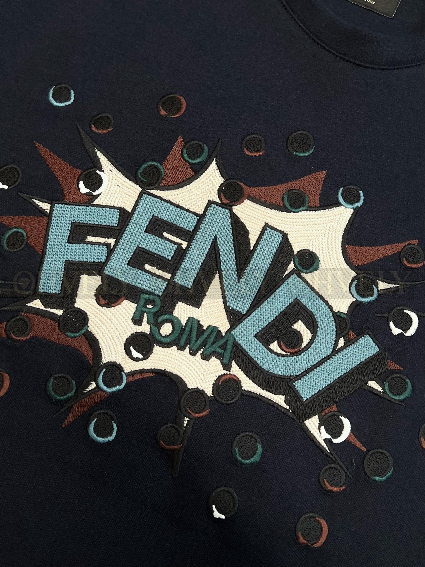 【 ZP버전 】펜디 Fendi 로마 코믹 팝아트 자수 티셔츠 상품 썸네일
