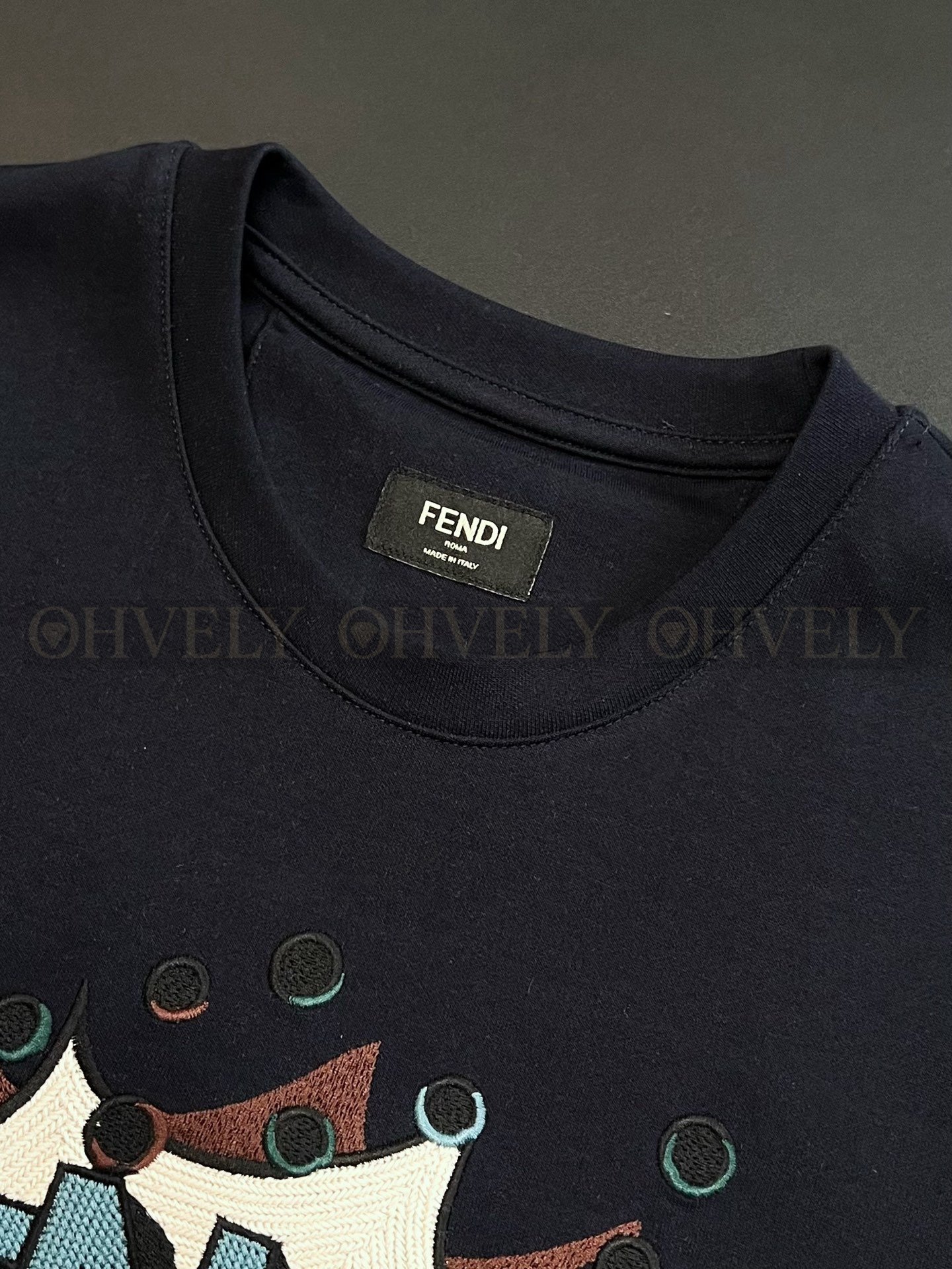 【 ZP버전 】펜디 Fendi 로마 코믹 팝아트 자수 티셔츠 상품 썸네일
