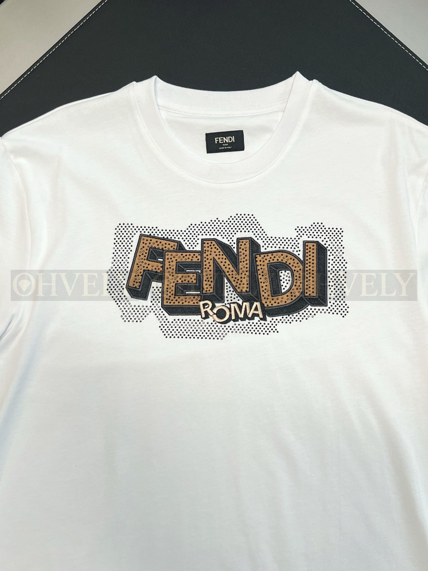 【 ZP버전 】펜디 Fendi 로마 라인스톤 자수 코튼 티셔츠 상품 썸네일