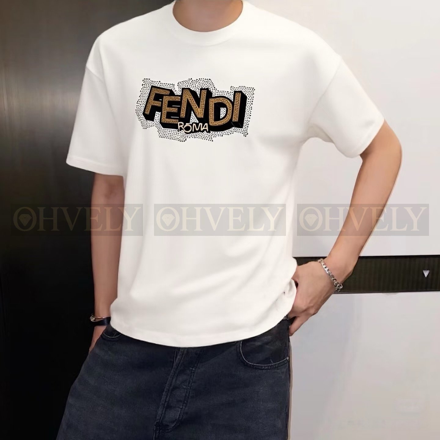 【 ZP버전 】펜디 Fendi 로마 라인스톤 자수 코튼 티셔츠 상품 썸네일