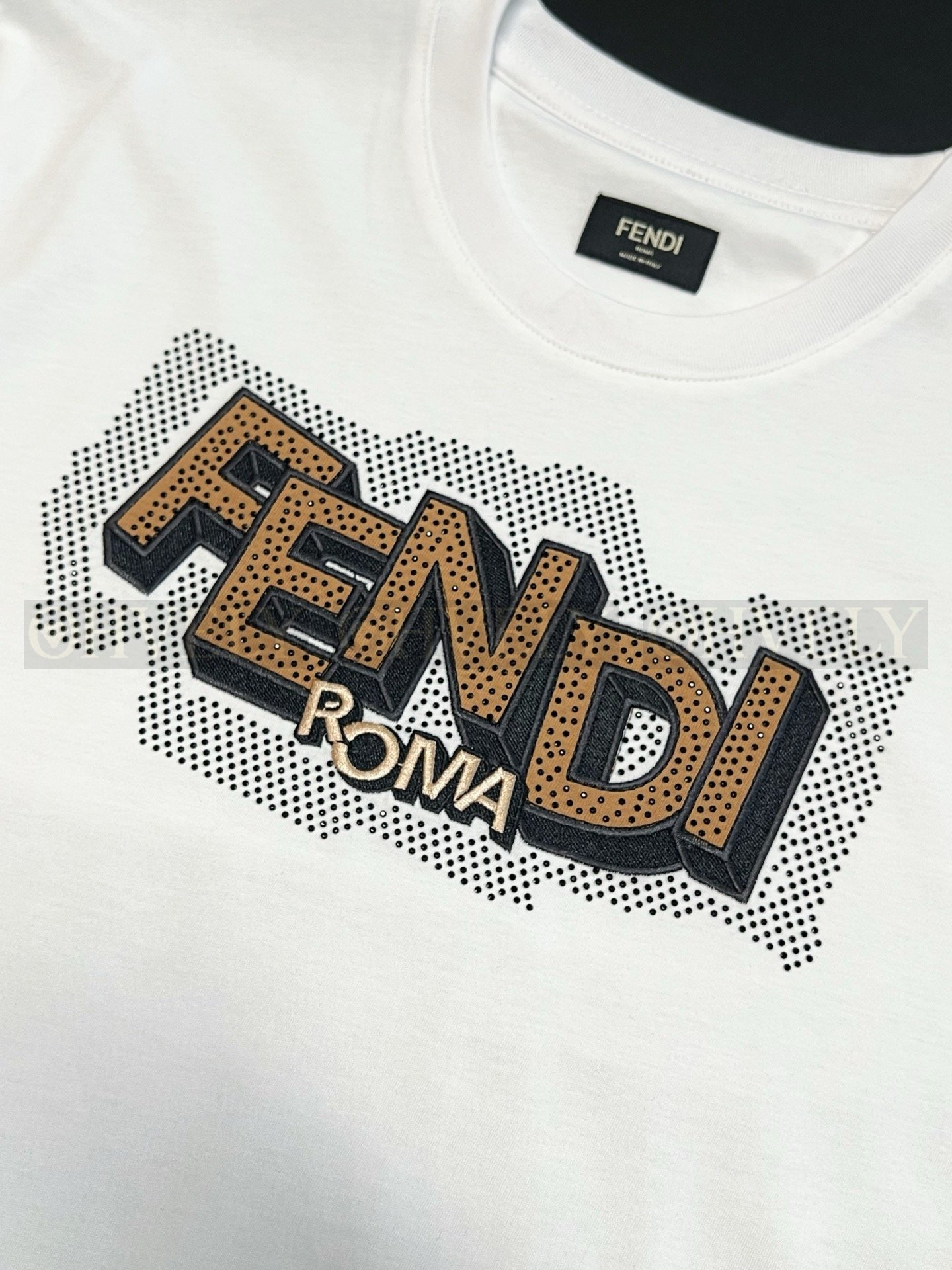 【 ZP버전 】펜디 Fendi 로마 라인스톤 자수 코튼 티셔츠 상품 썸네일