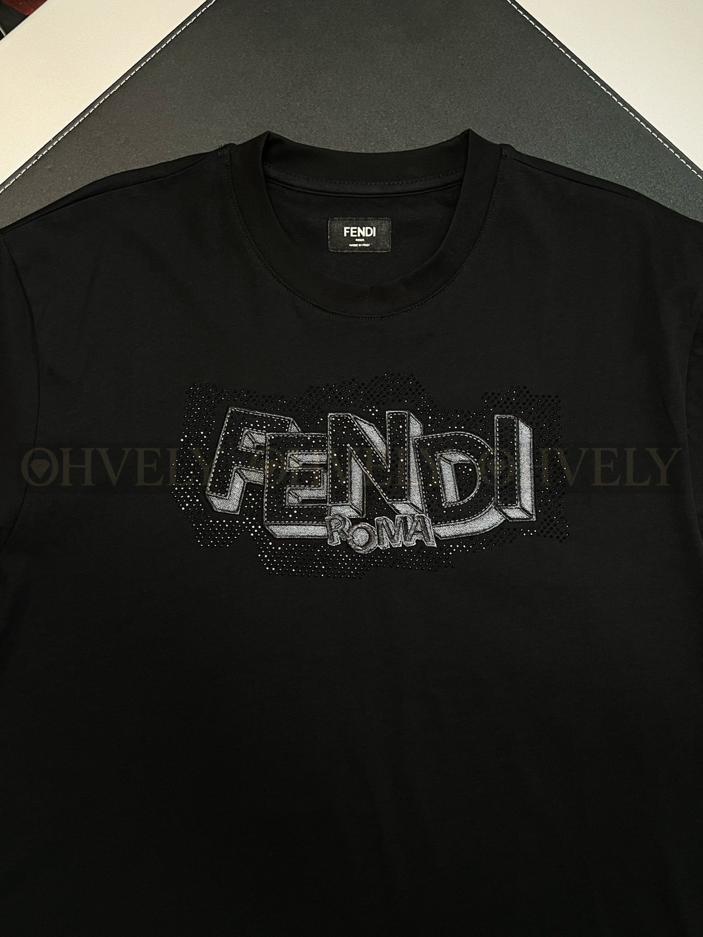 【 ZP버전 】펜디 Fendi 로마 라인스톤 자수 코튼 티셔츠 상품 썸네일