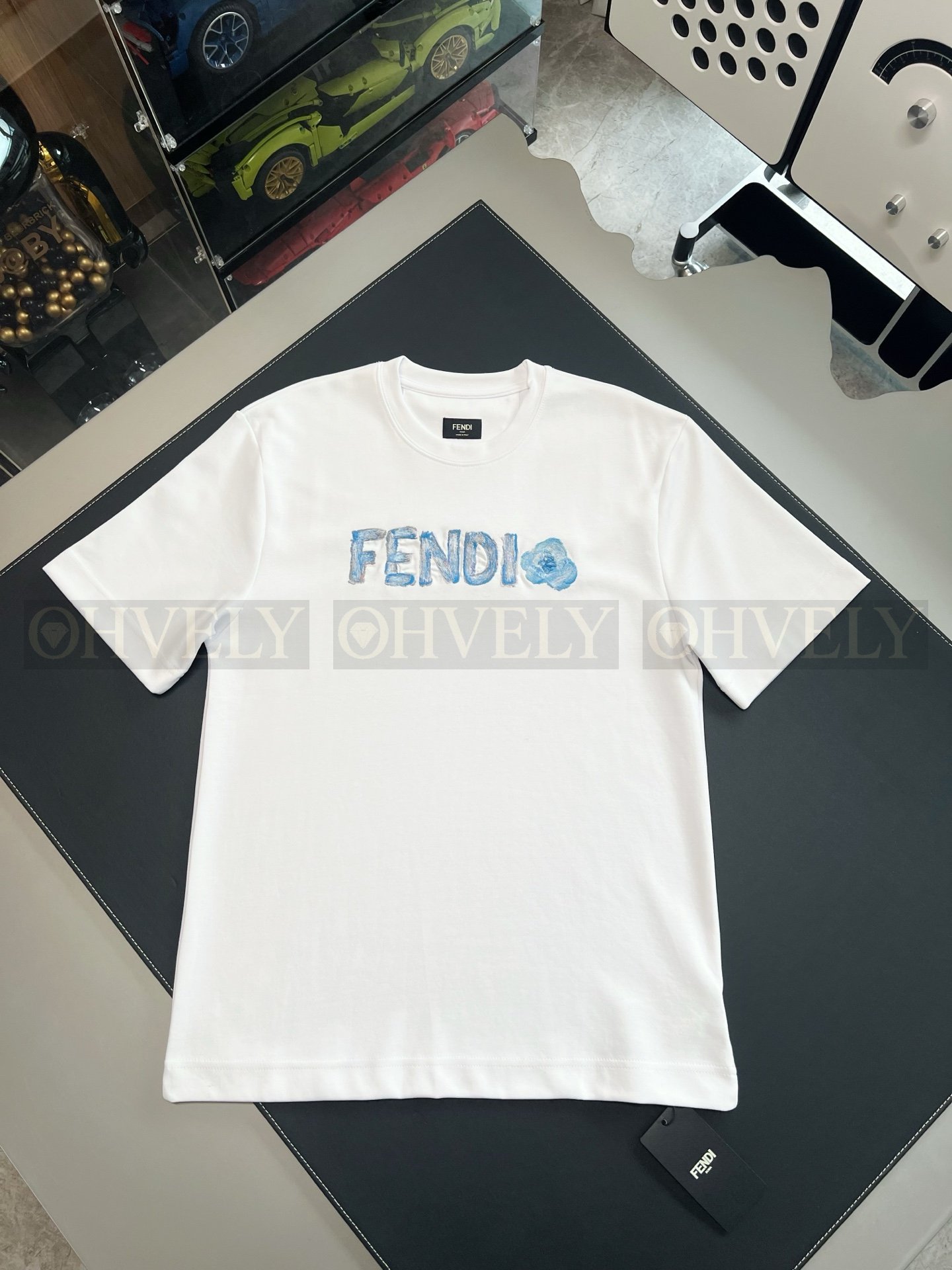 【 ZP버전 】펜디 Fendi 핸드 드로잉 로고 자수 티셔츠 상품 썸네일