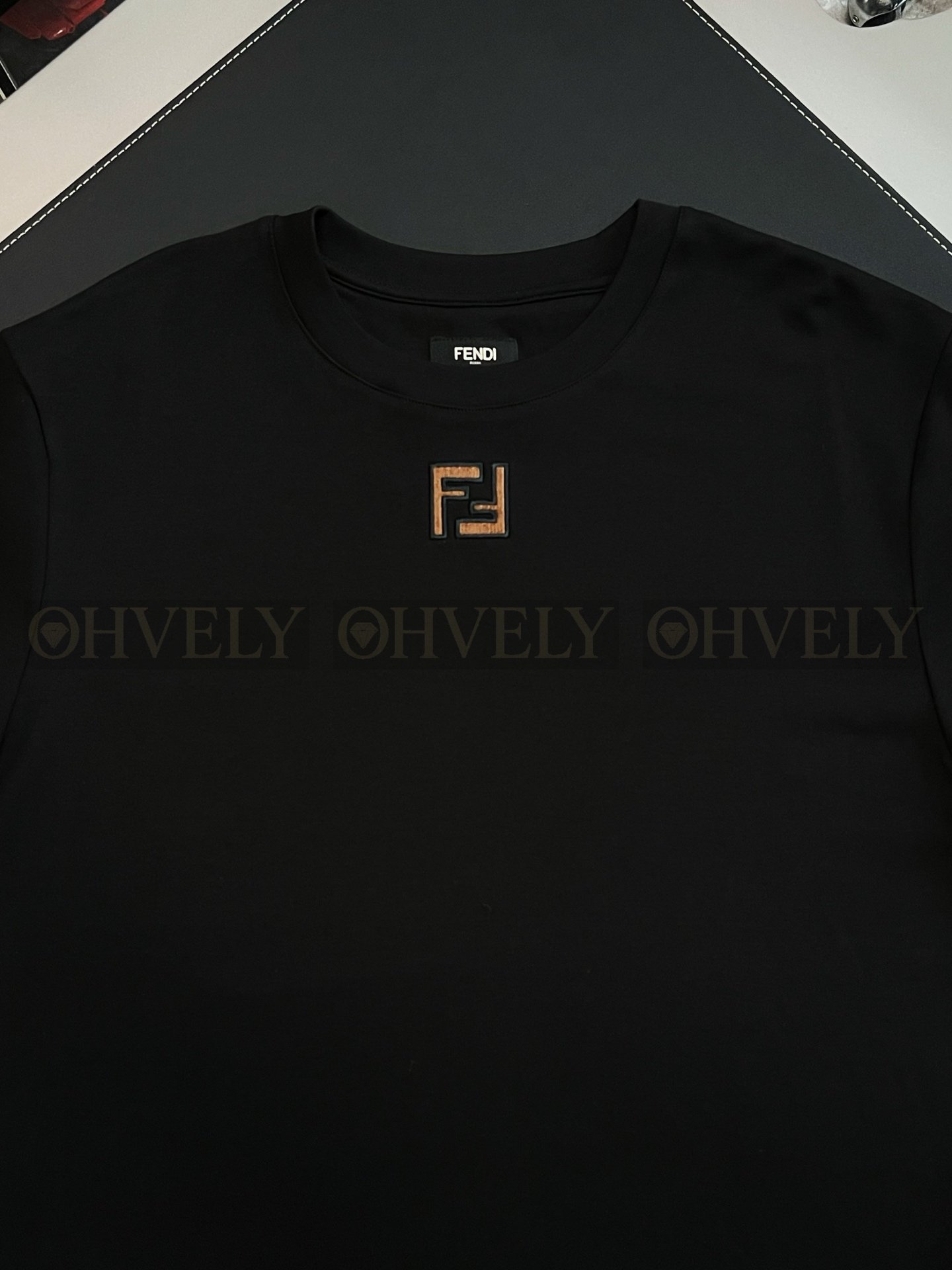 【 ZP버전 】펜디 Fendi FF 로고 코듀로이 패치 티셔츠 상품 썸네일
