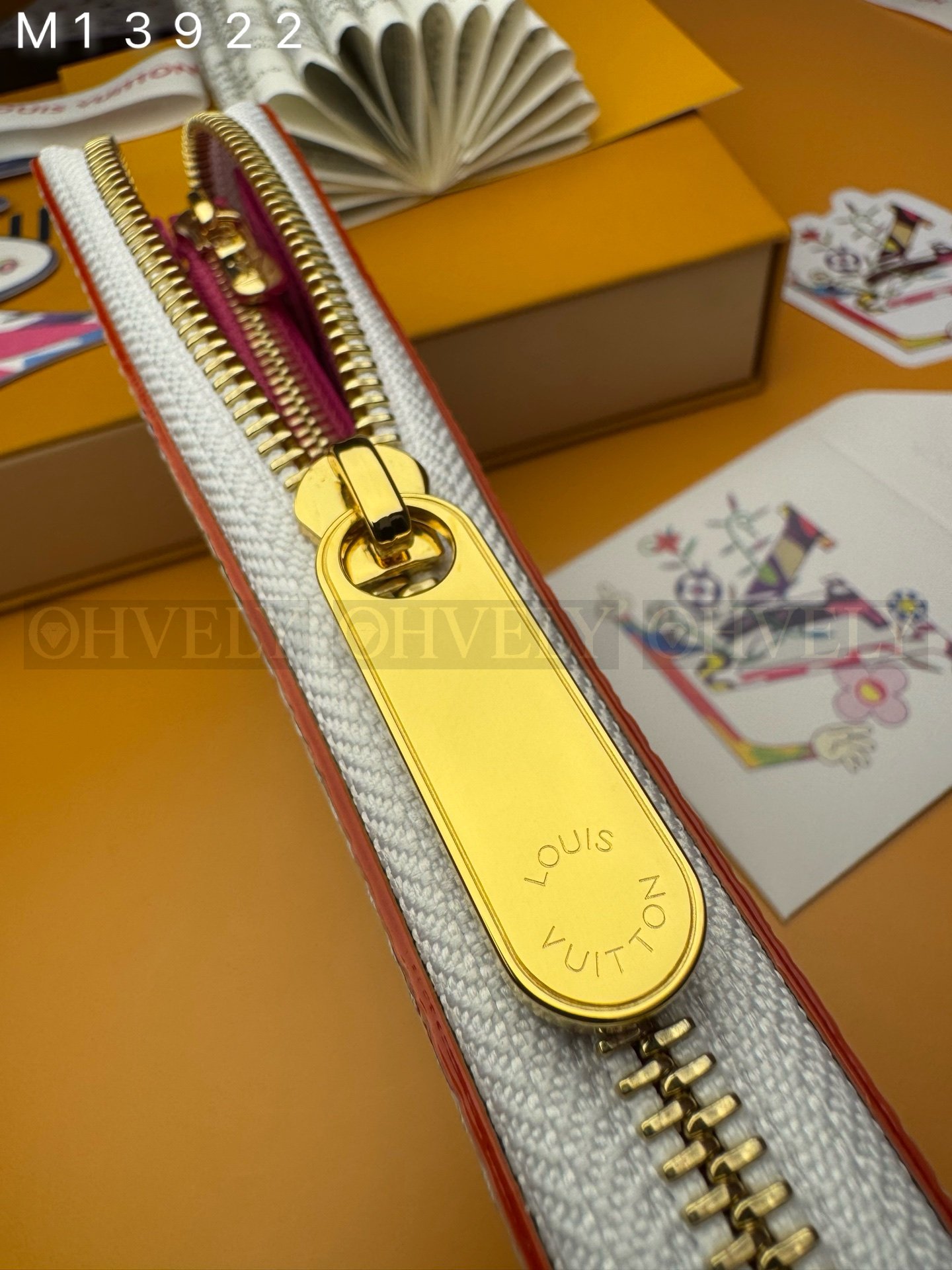 【 ZP 버전 】루이비통 Louis Vuitton x 무라카미 다카시 멀티컬러 지피 월릿 화이트 상품 썸네일