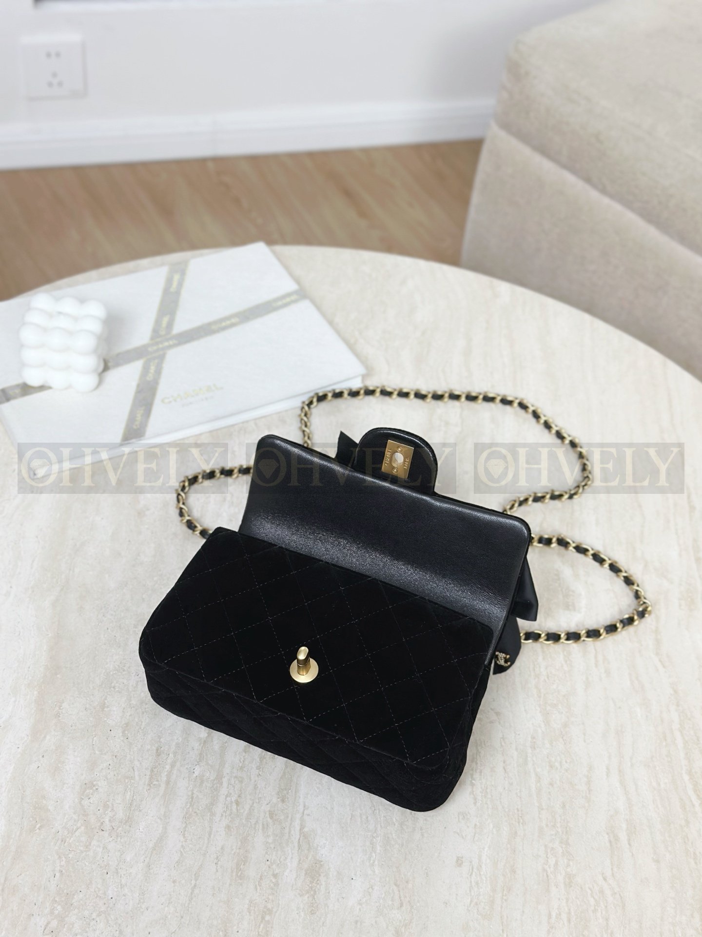 샤넬 25K 시즌 벨벳 리본 CF 핸들백 상품 썸네일