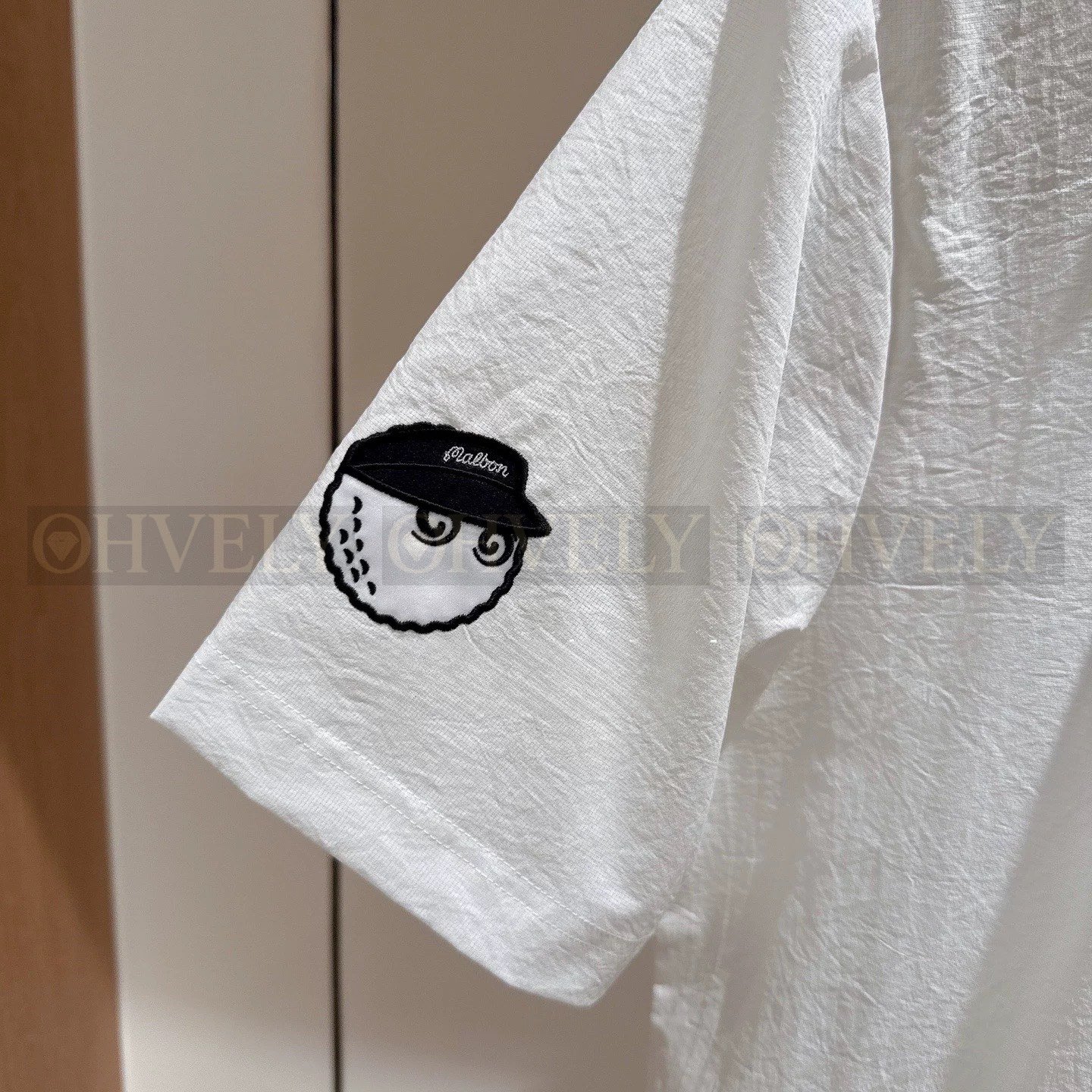 Malbon 말본 남성 스크립트 백 로고 오픈 카라 아노락 반소매 티셔츠 (화이트/네이비/블랙) 상품 썸네일
