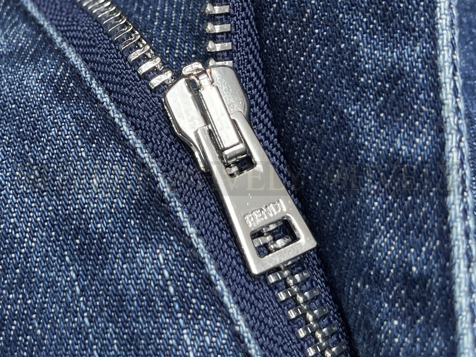 【 ZP버전 】펜디 FF 패치 데님 버뮤다 쇼츠 블루 상품 썸네일