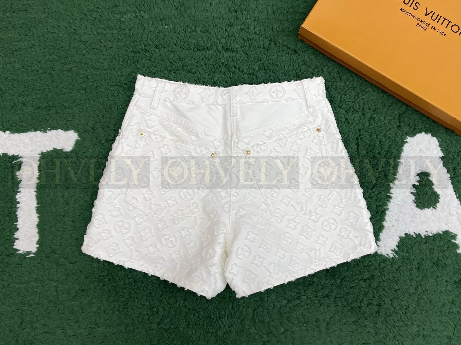 【 ZP버전 】루이비통 모노그램 필쿠페 데님 쇼츠 화이트 상품 썸네일