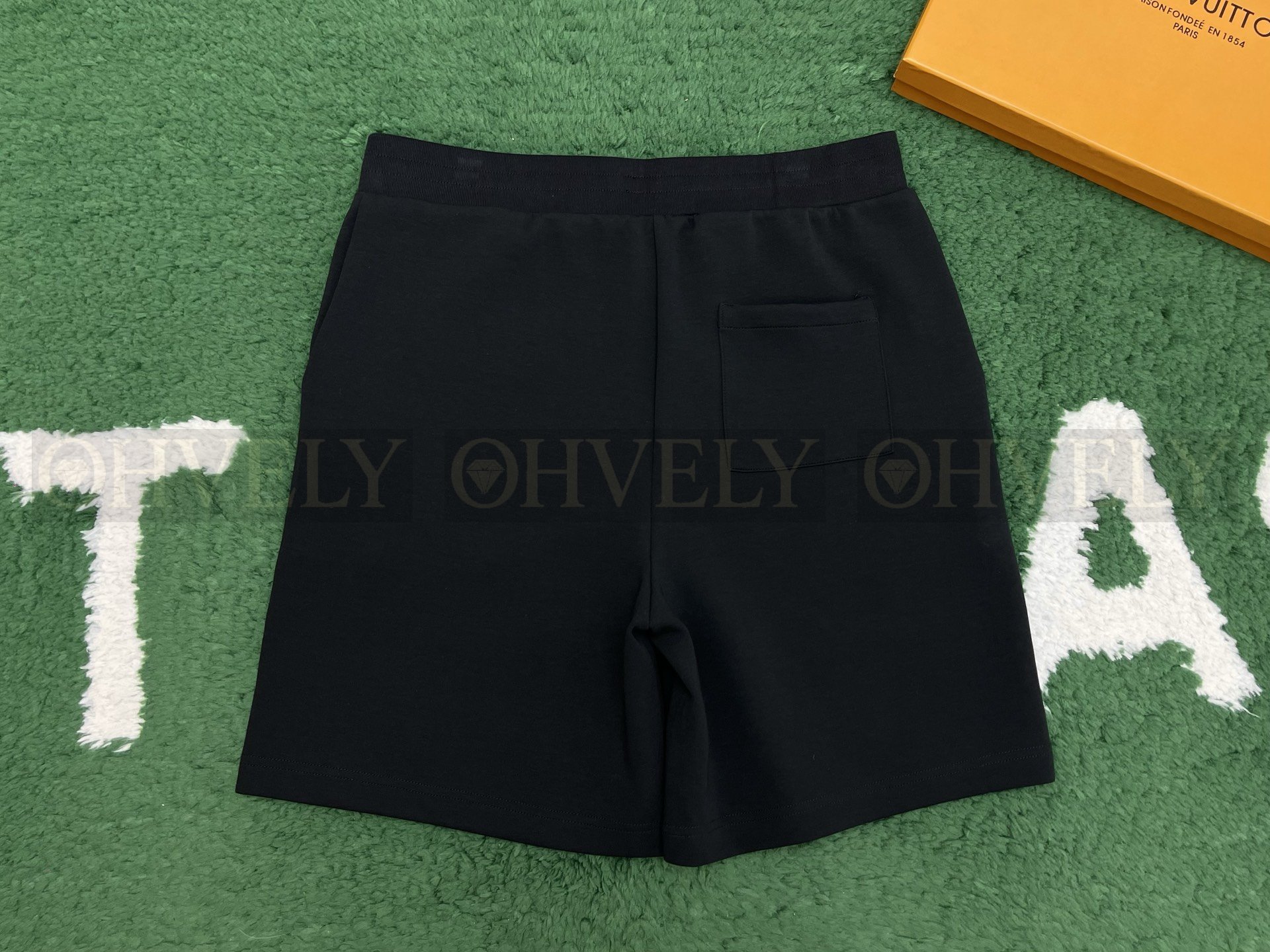 【 ZP버전 】루이비통 크리스탈 LV 로고 스웨트 쇼츠 블랙 상품 썸네일