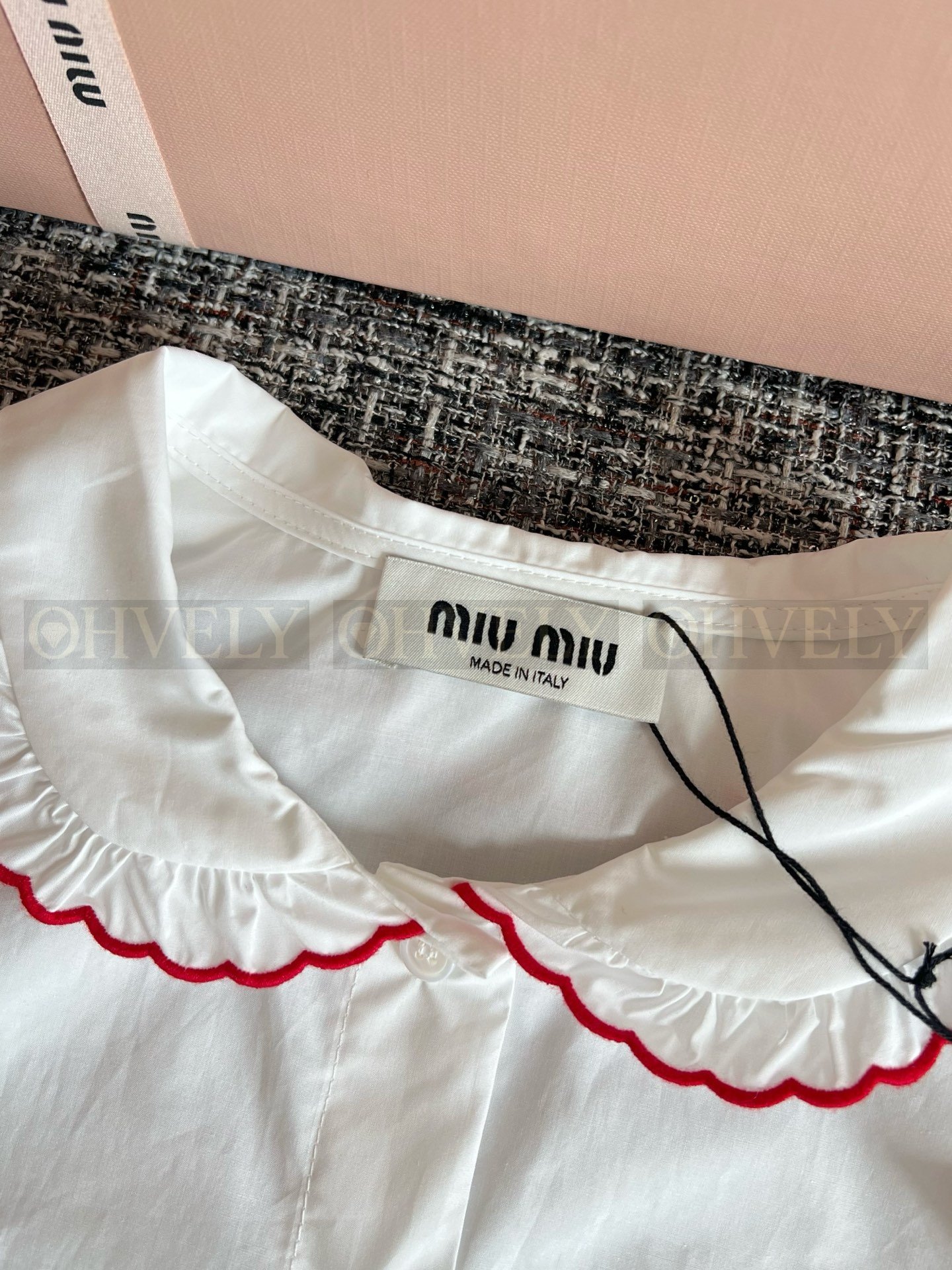 【 ZP버전 】미우미우 피터팬 칼라 레드 트림 반소매 셔츠 상품 썸네일