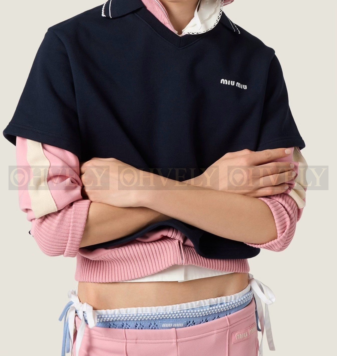 【 ZP버전 】미우미우 네이비 크롭 브이넥 반소매 티셔츠 상품 썸네일