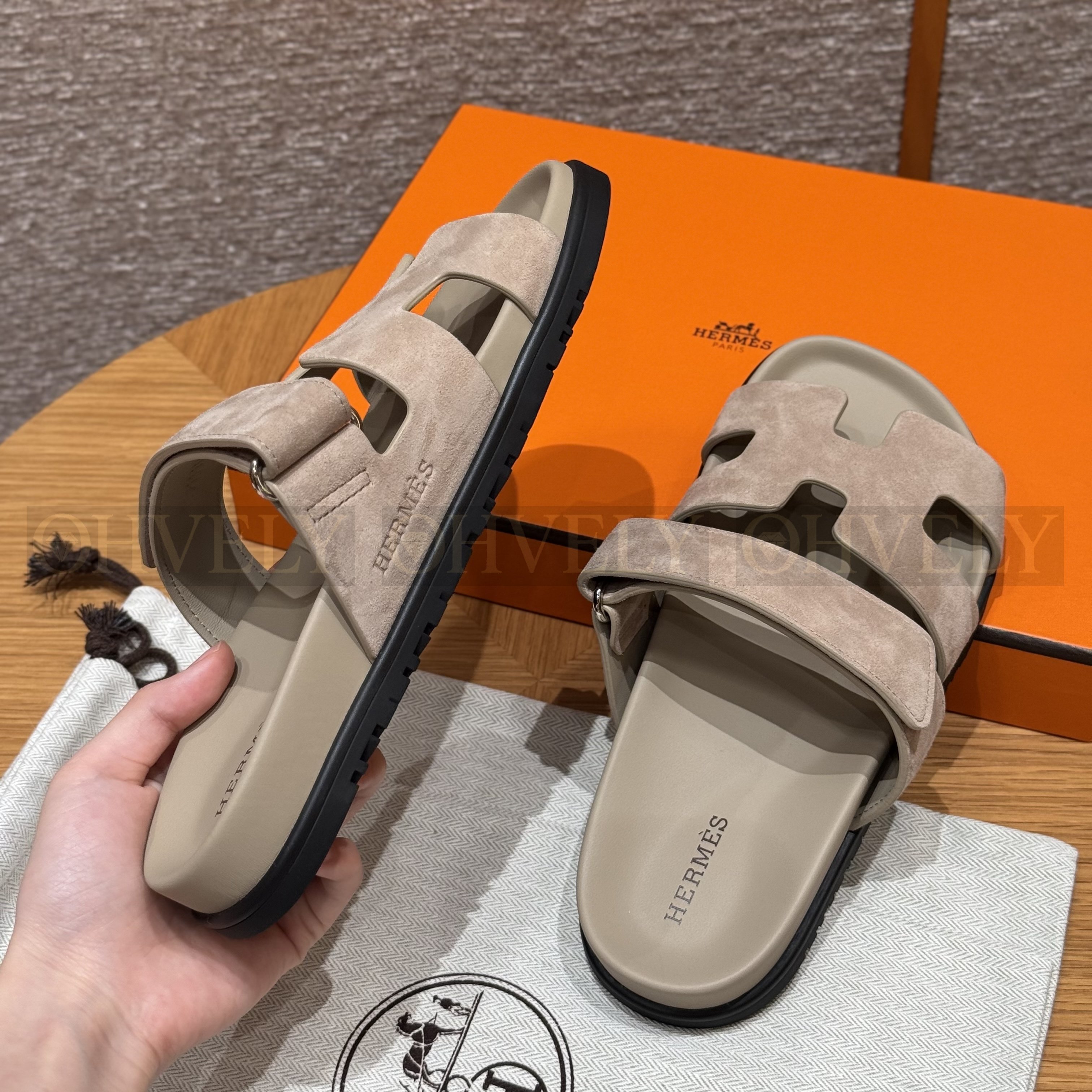 【 ZP버전 】H 치프레 샌들 아이보리 스웨이드 셰브르 상품 썸네일